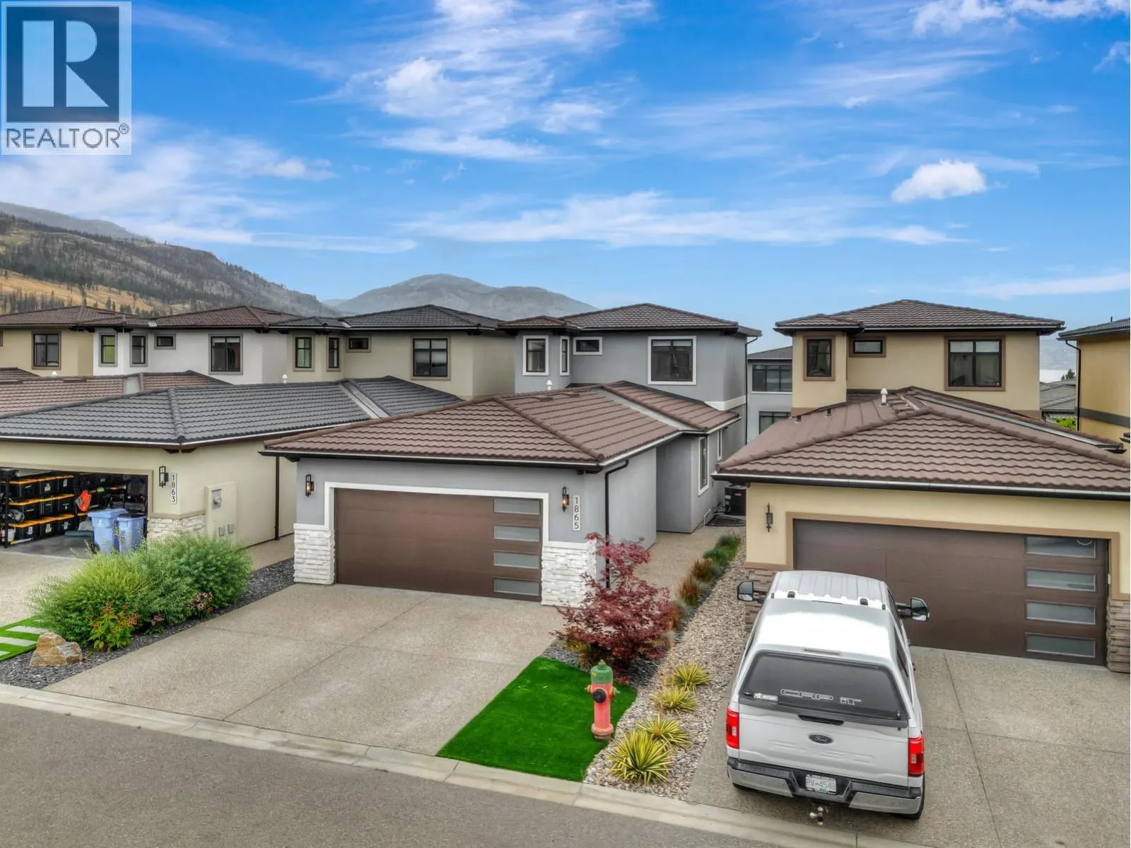 1865 Viewpoint Crescent