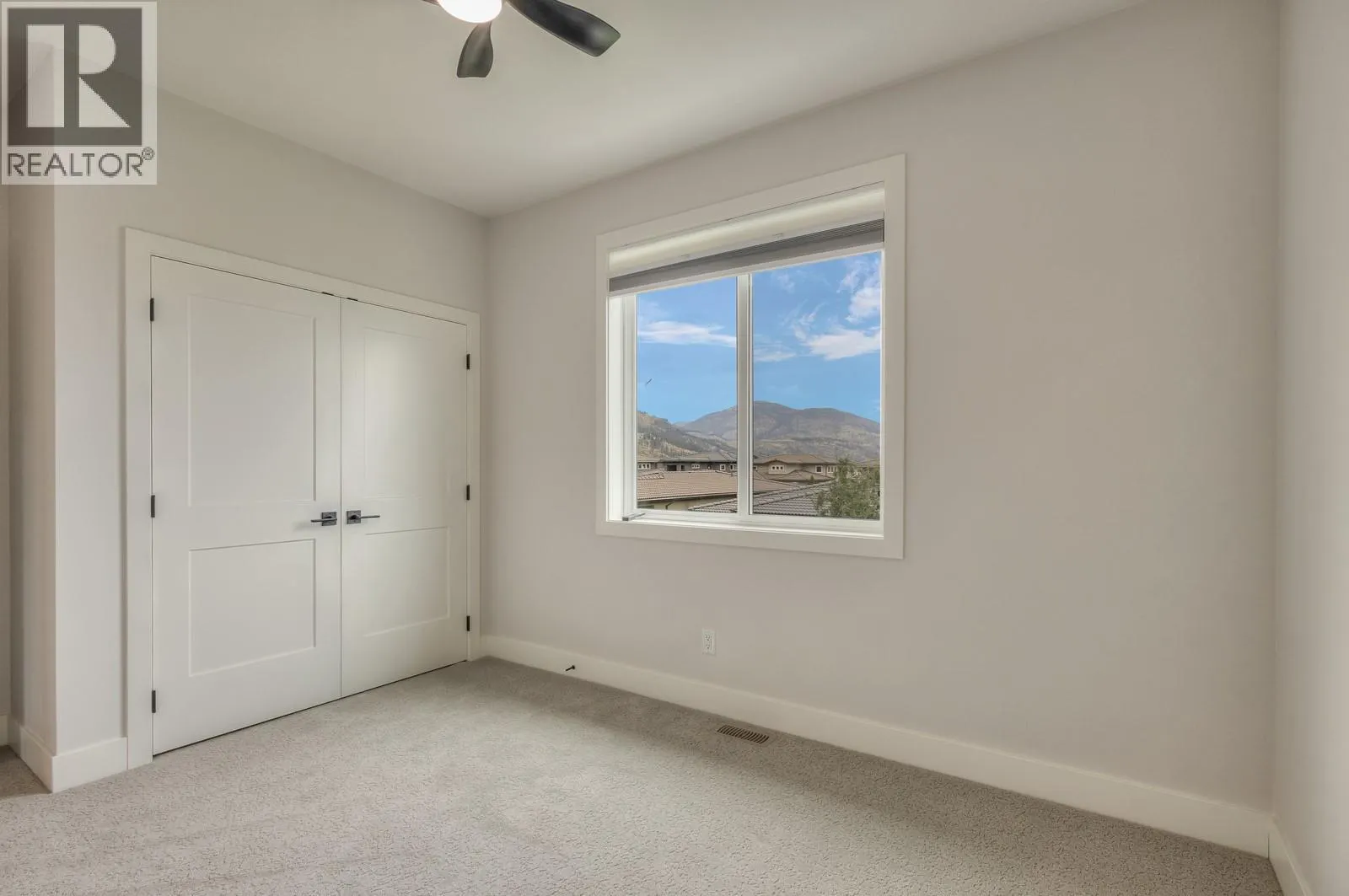 1865 Viewpoint Crescent