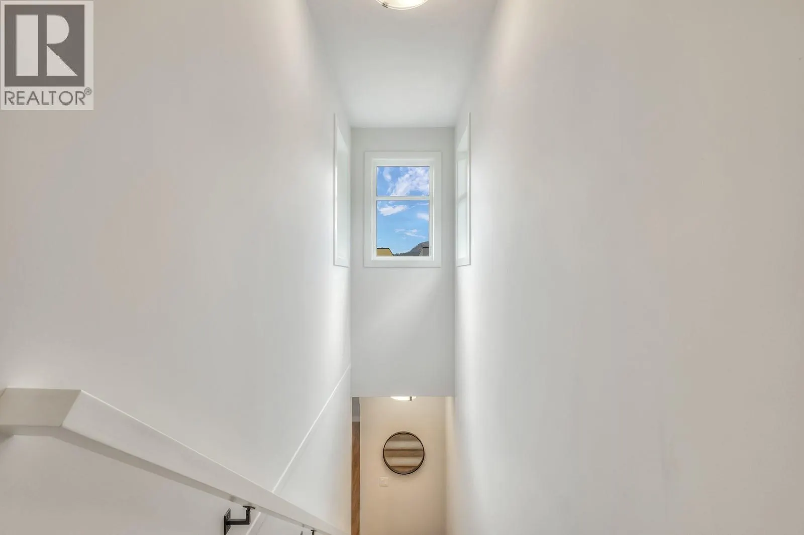 1865 Viewpoint Crescent