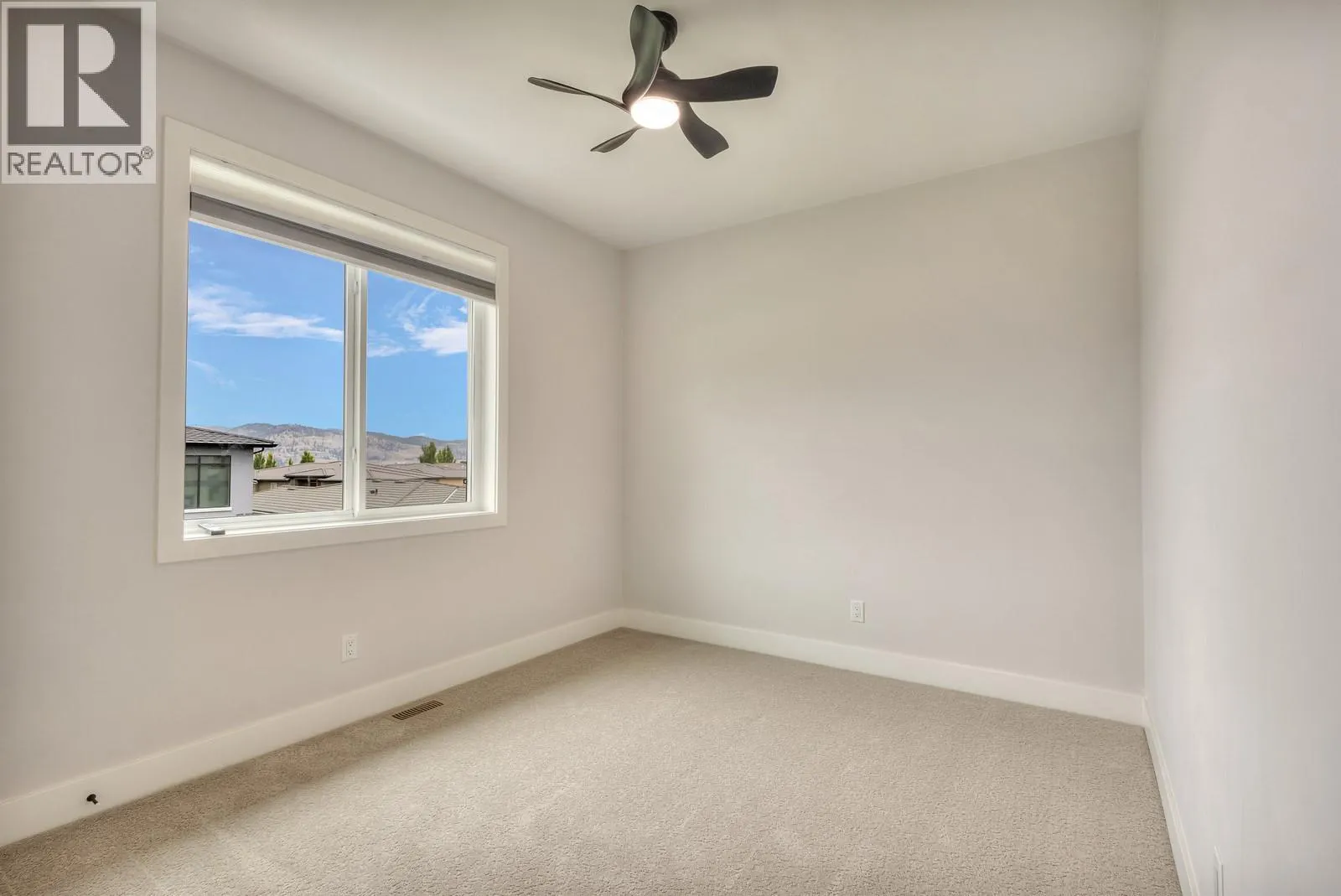 1865 Viewpoint Crescent