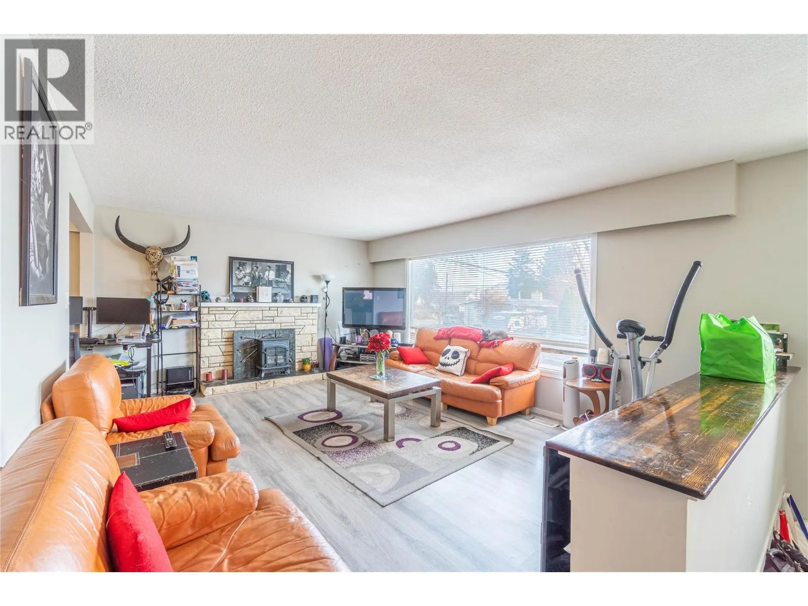 1569 WESTMOUNT Drive