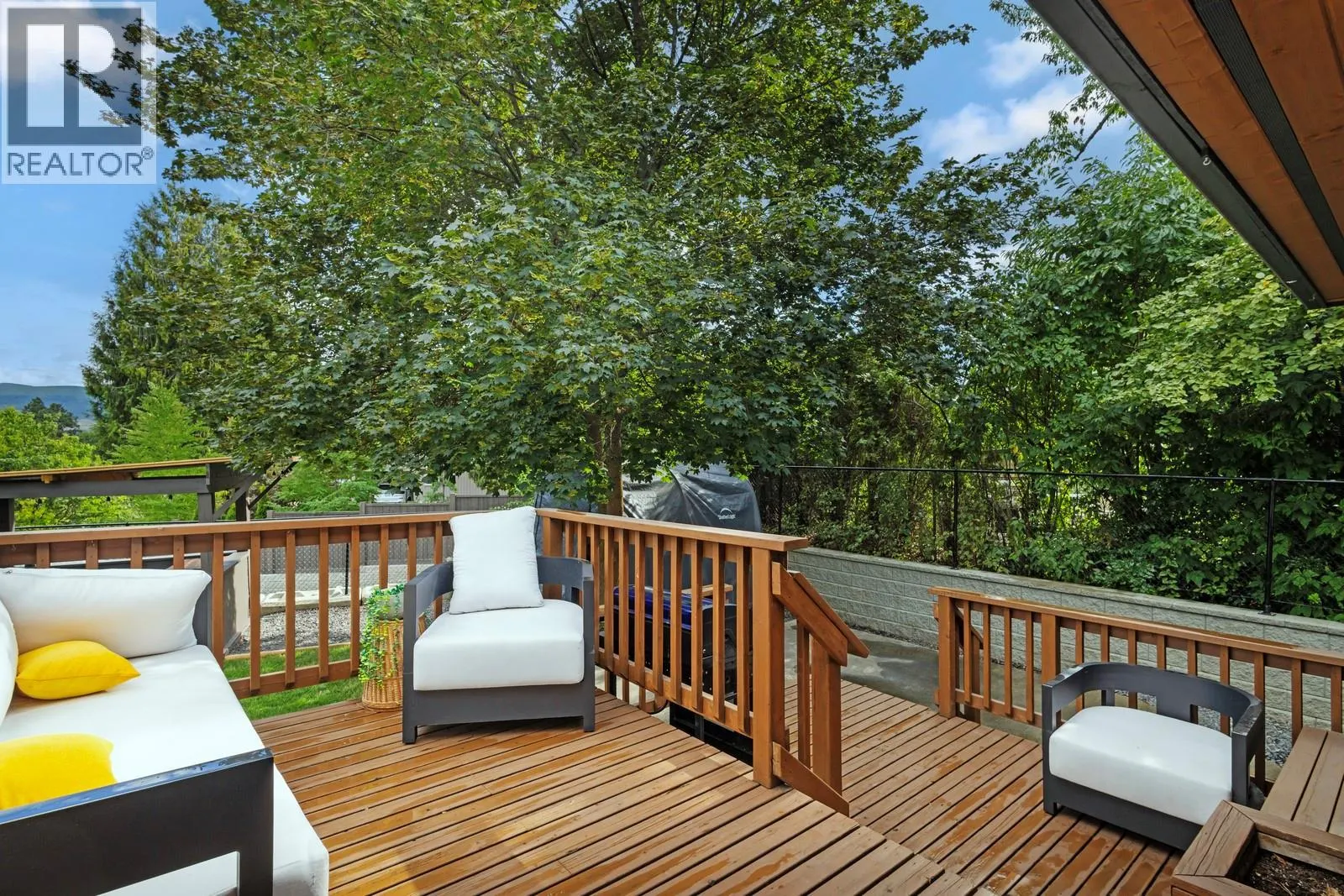 1552 Pinehurst Crescent