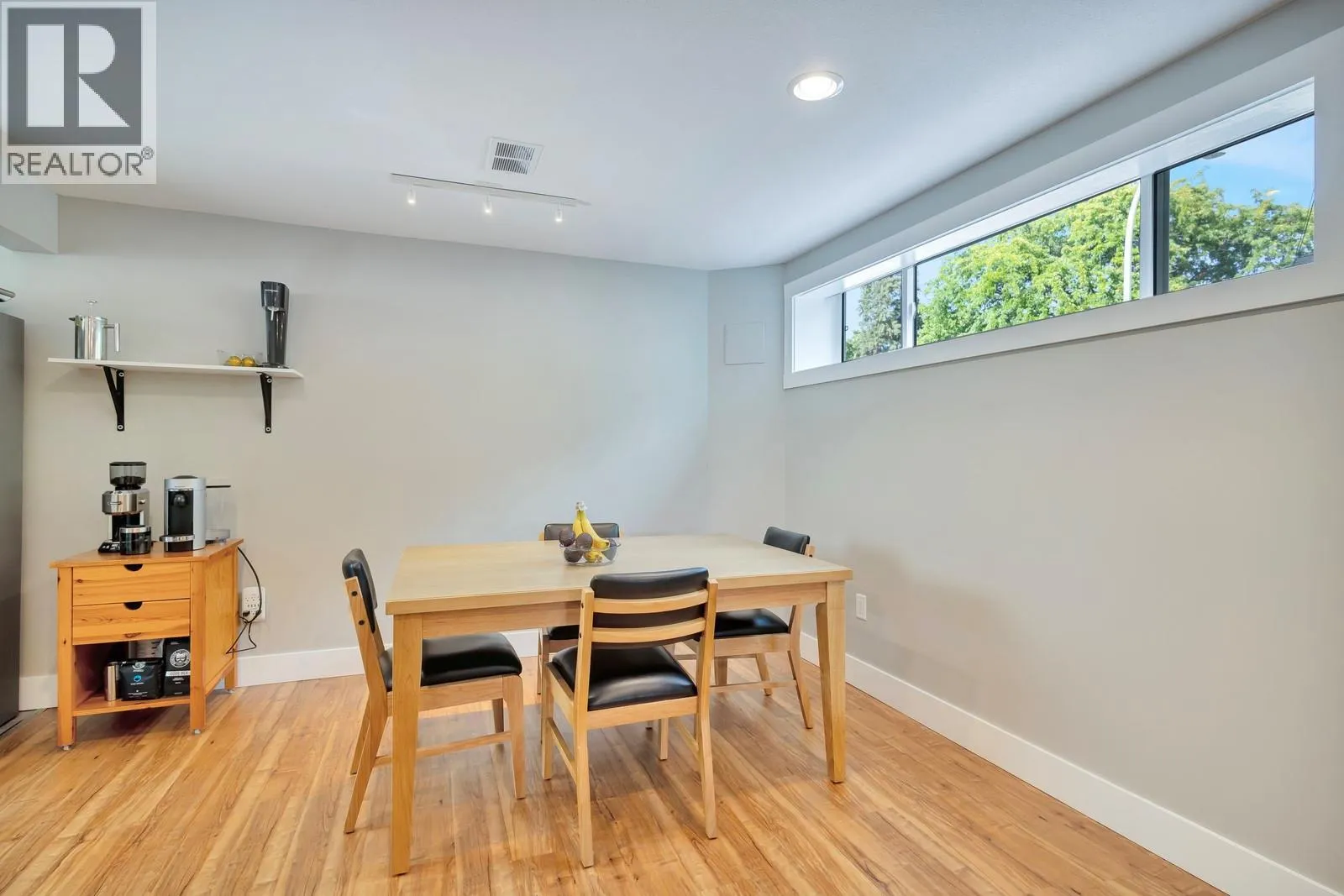1552 Pinehurst Crescent