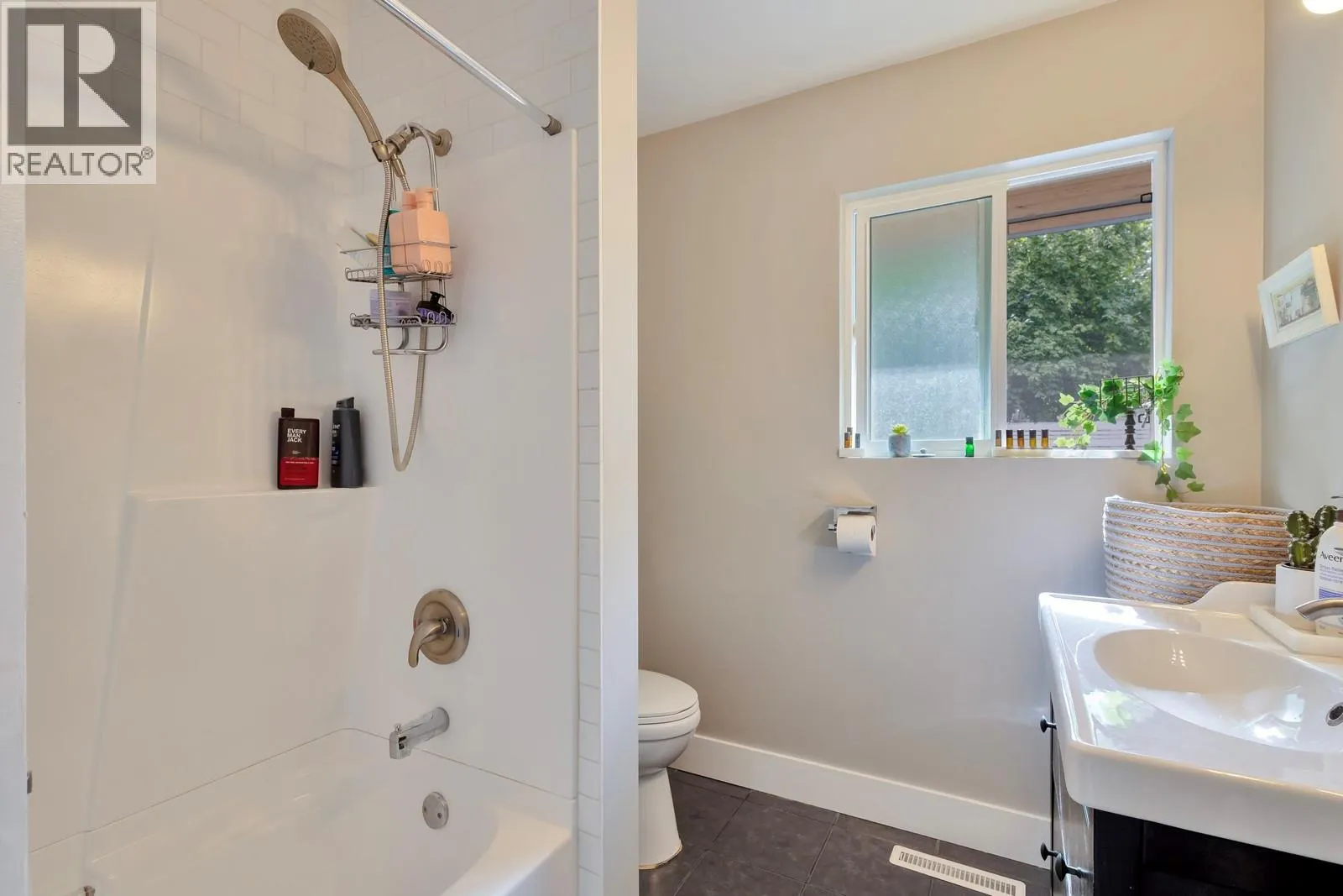 1552 Pinehurst Crescent