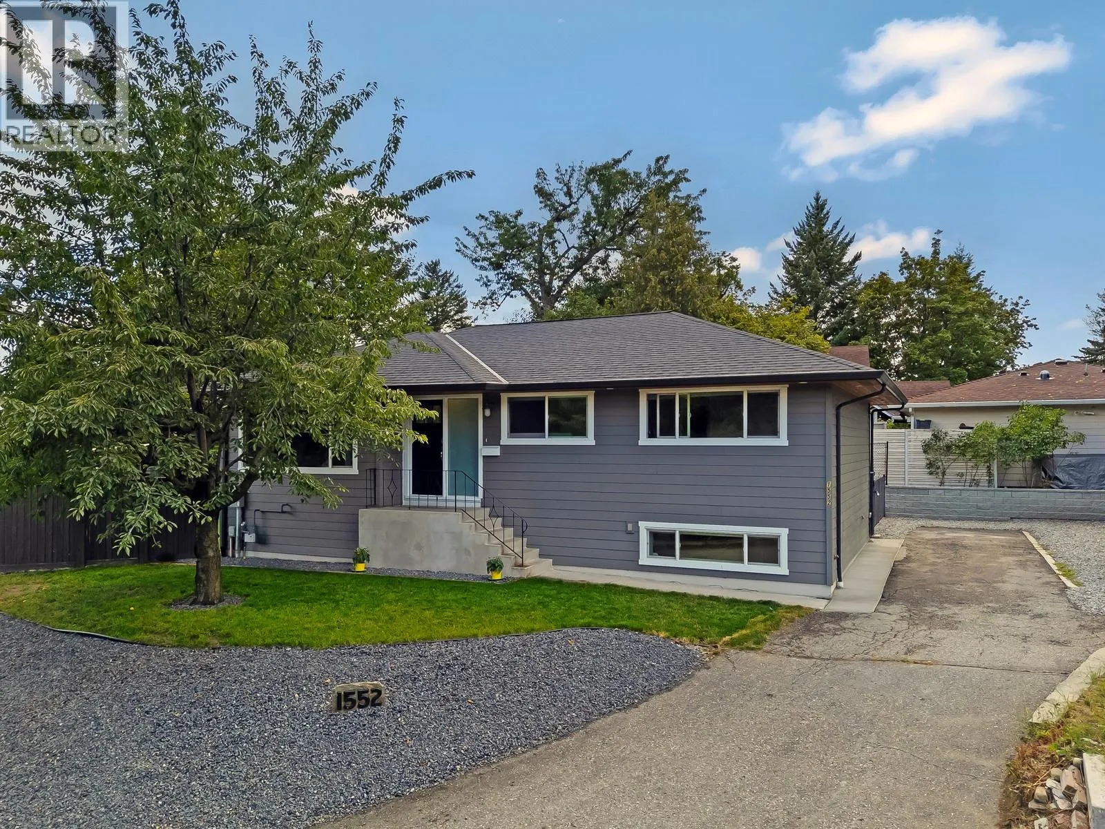1552 Pinehurst Crescent