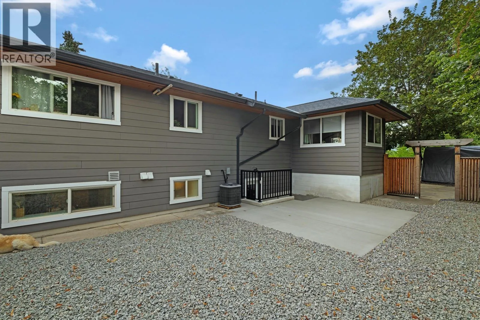 1552 Pinehurst Crescent