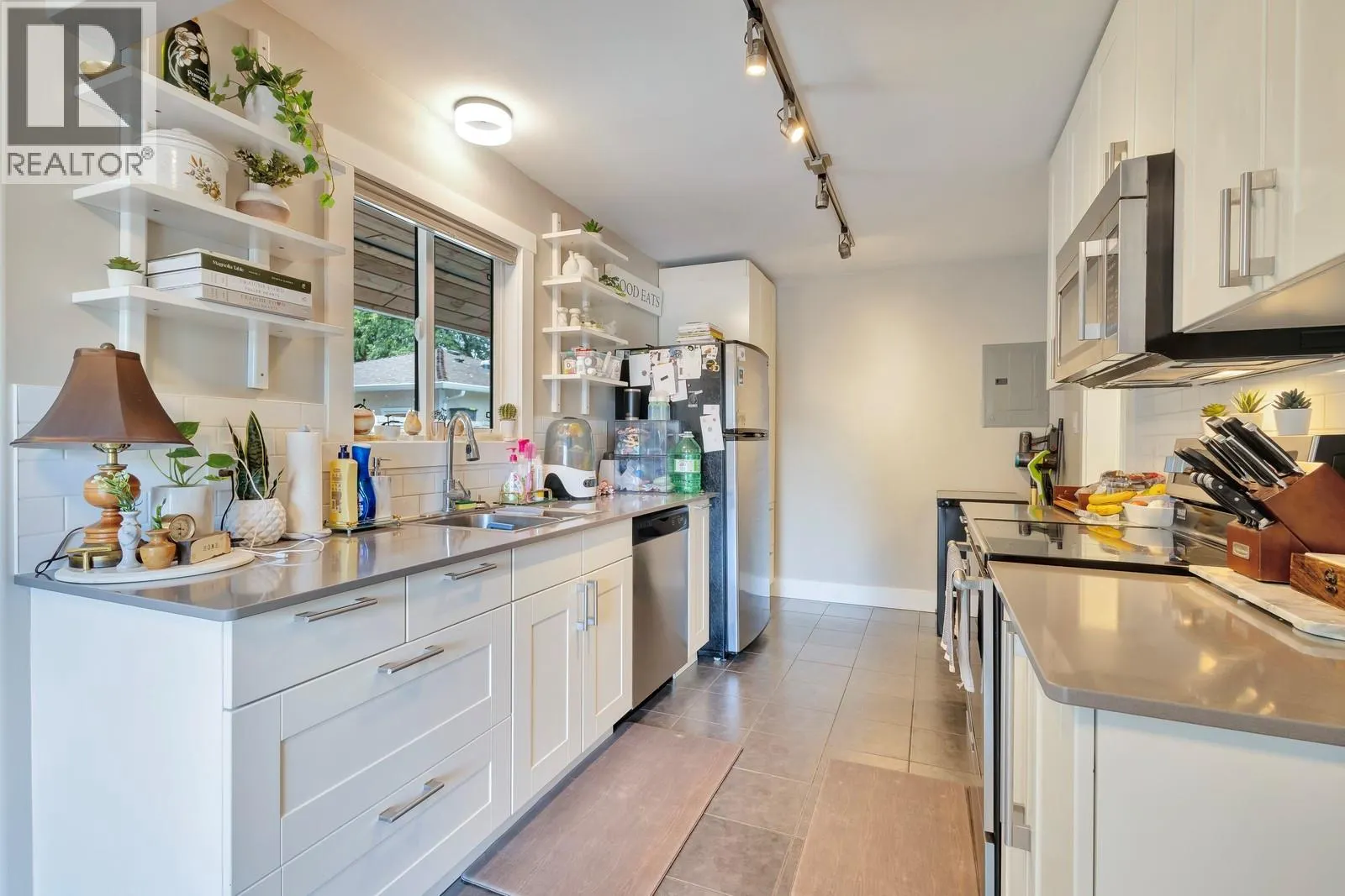 1552 Pinehurst Crescent