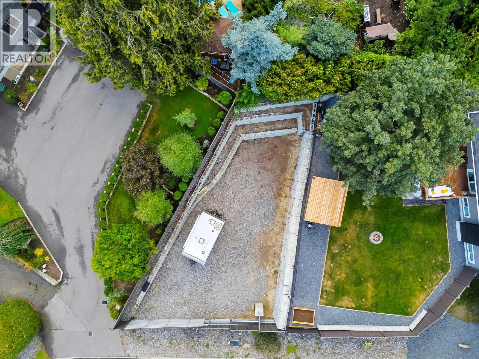 1552 Pinehurst Crescent
