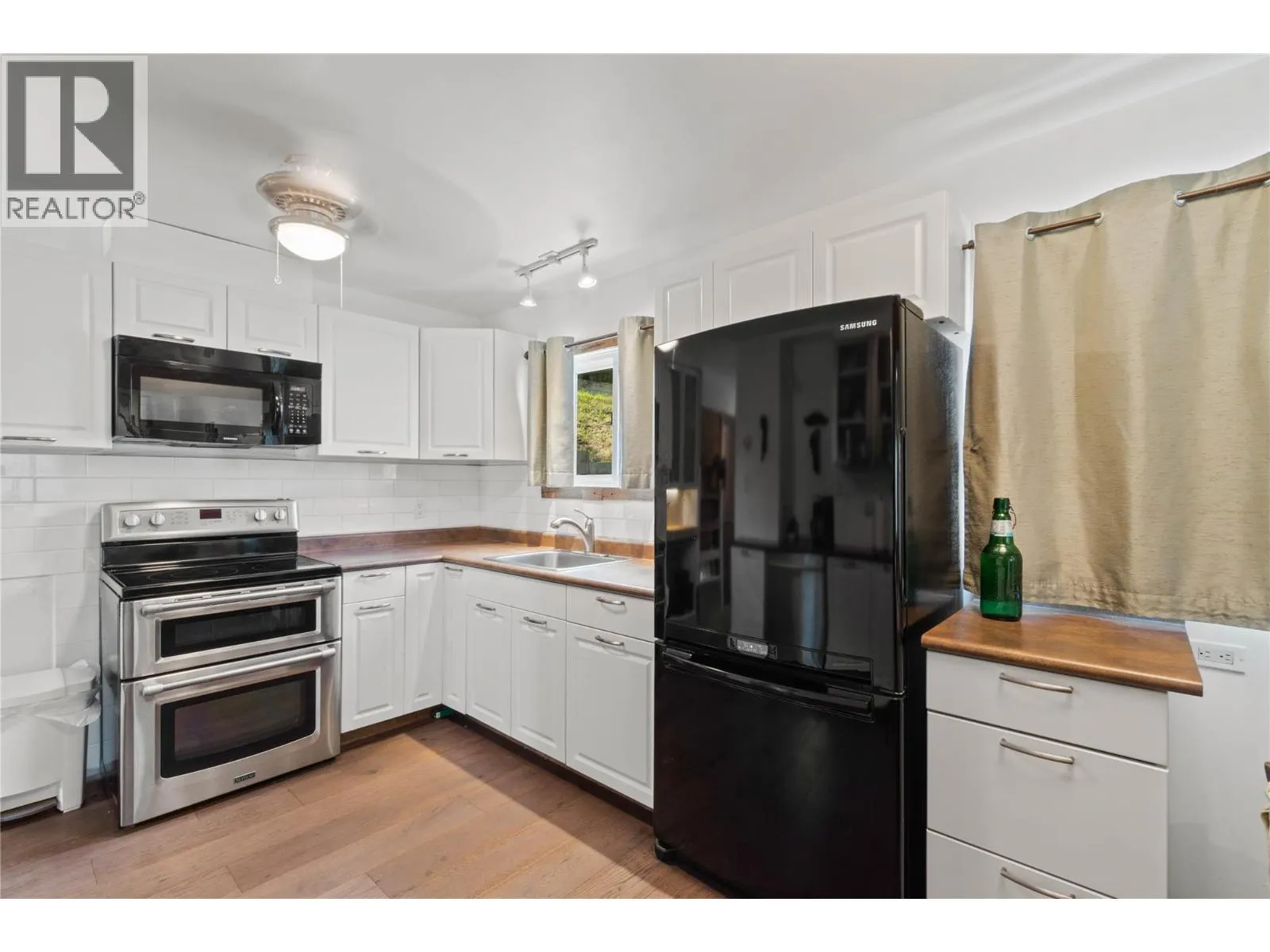 1693 Valleyview Drive