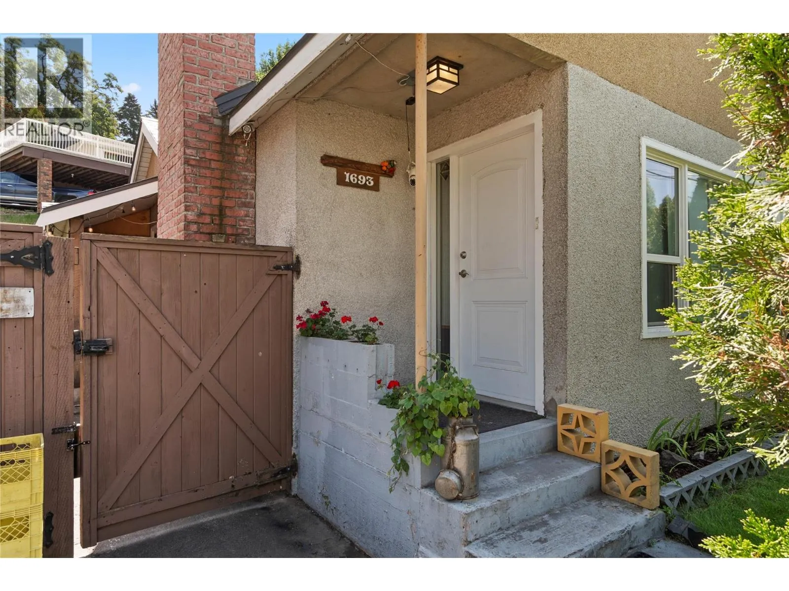 1693 Valleyview Drive