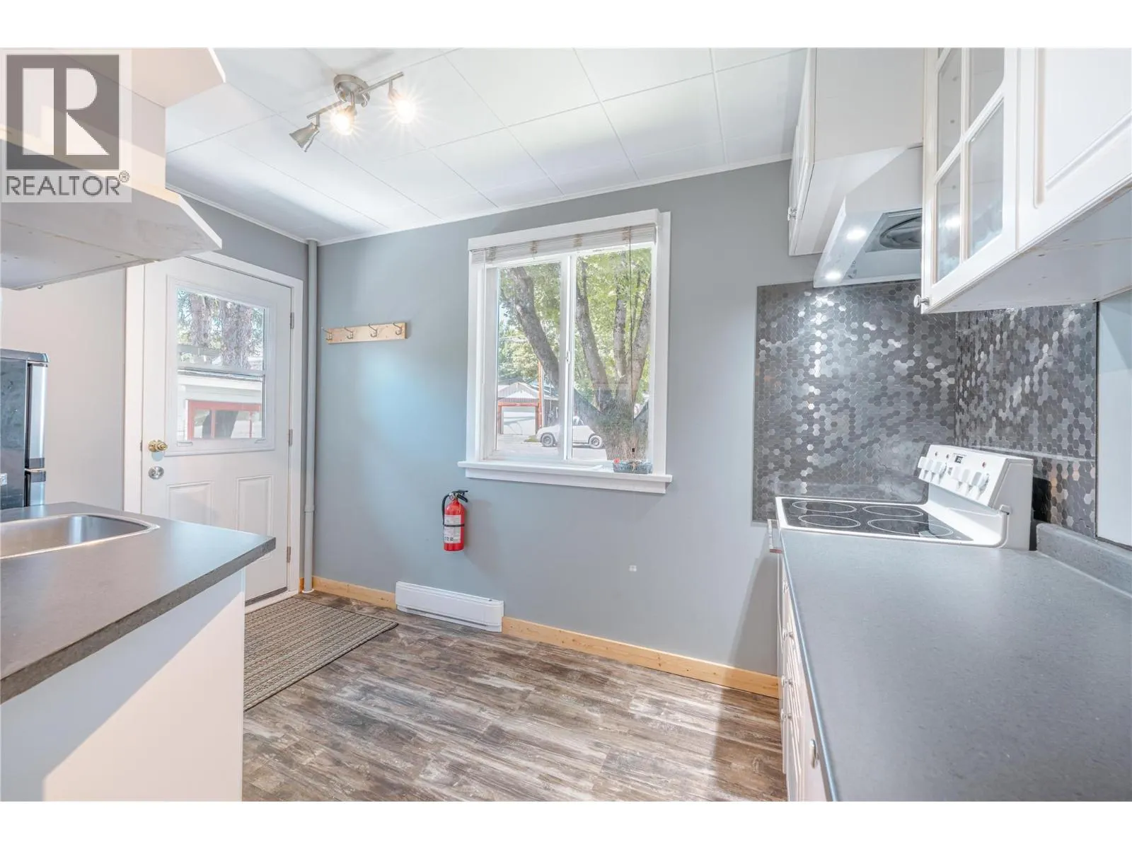 503 Third Street E