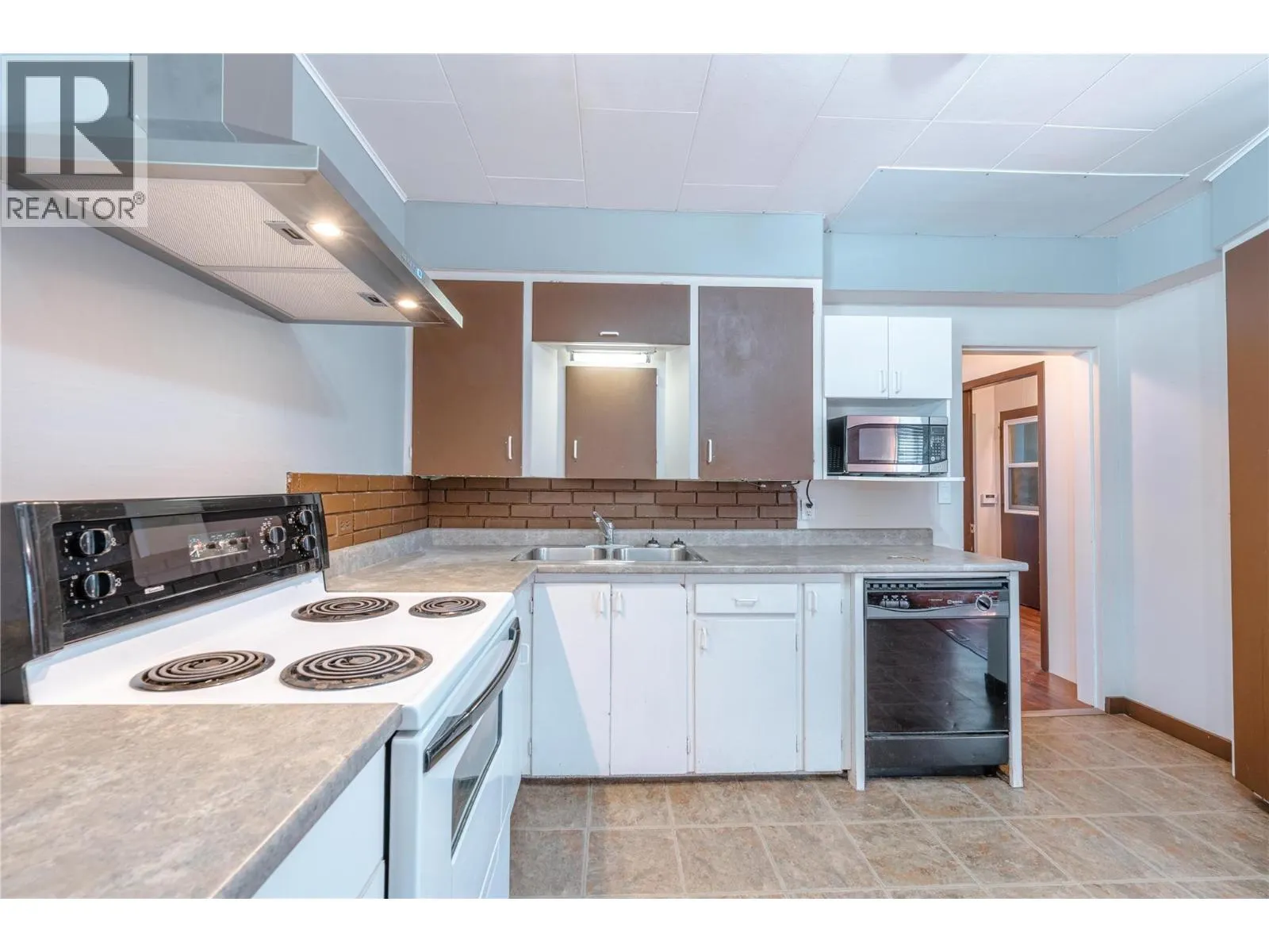 503 Third Street E