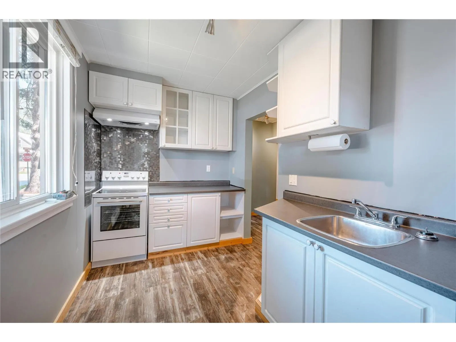 503 Third Street E