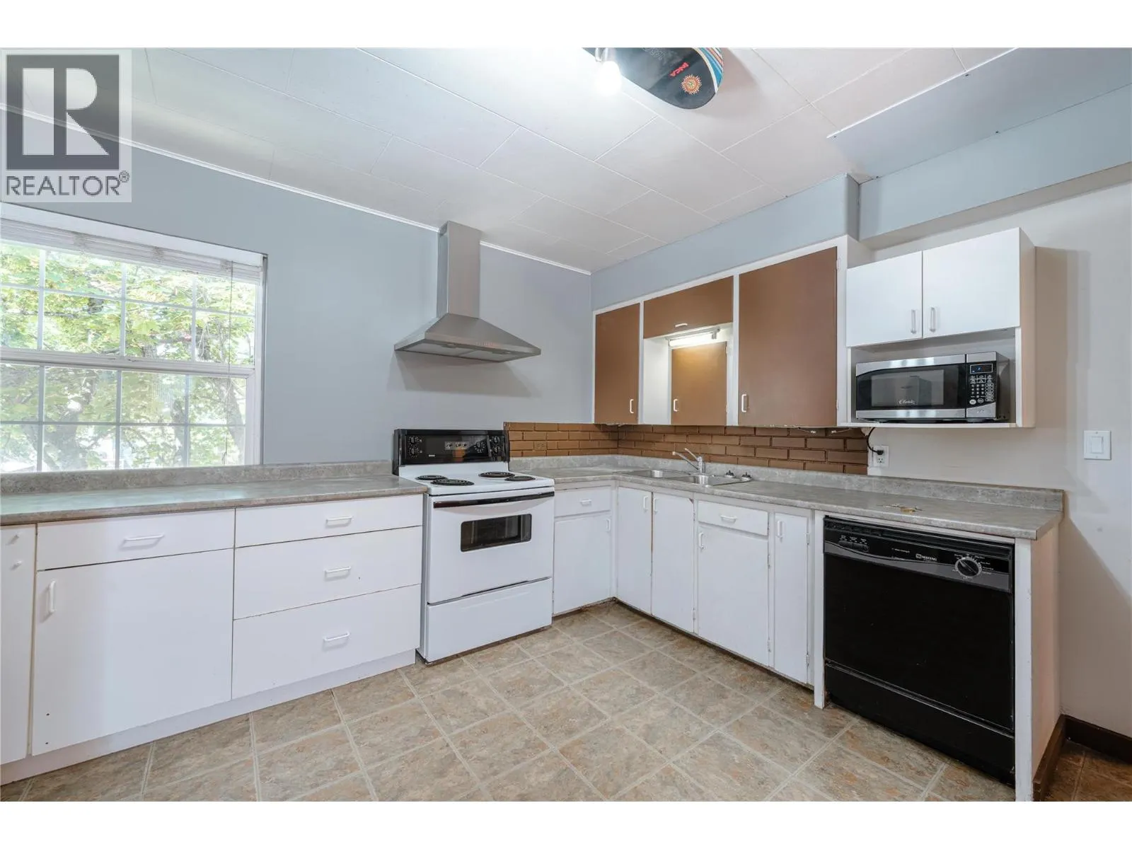 503 Third Street E