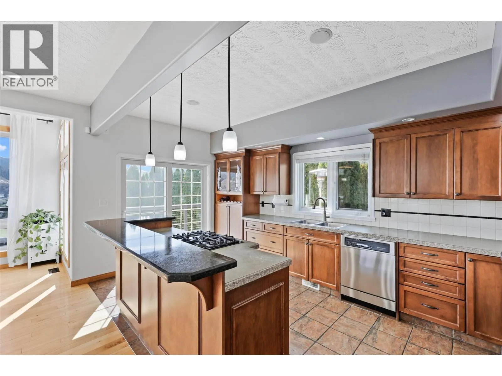 3083 SHUSWAP Road