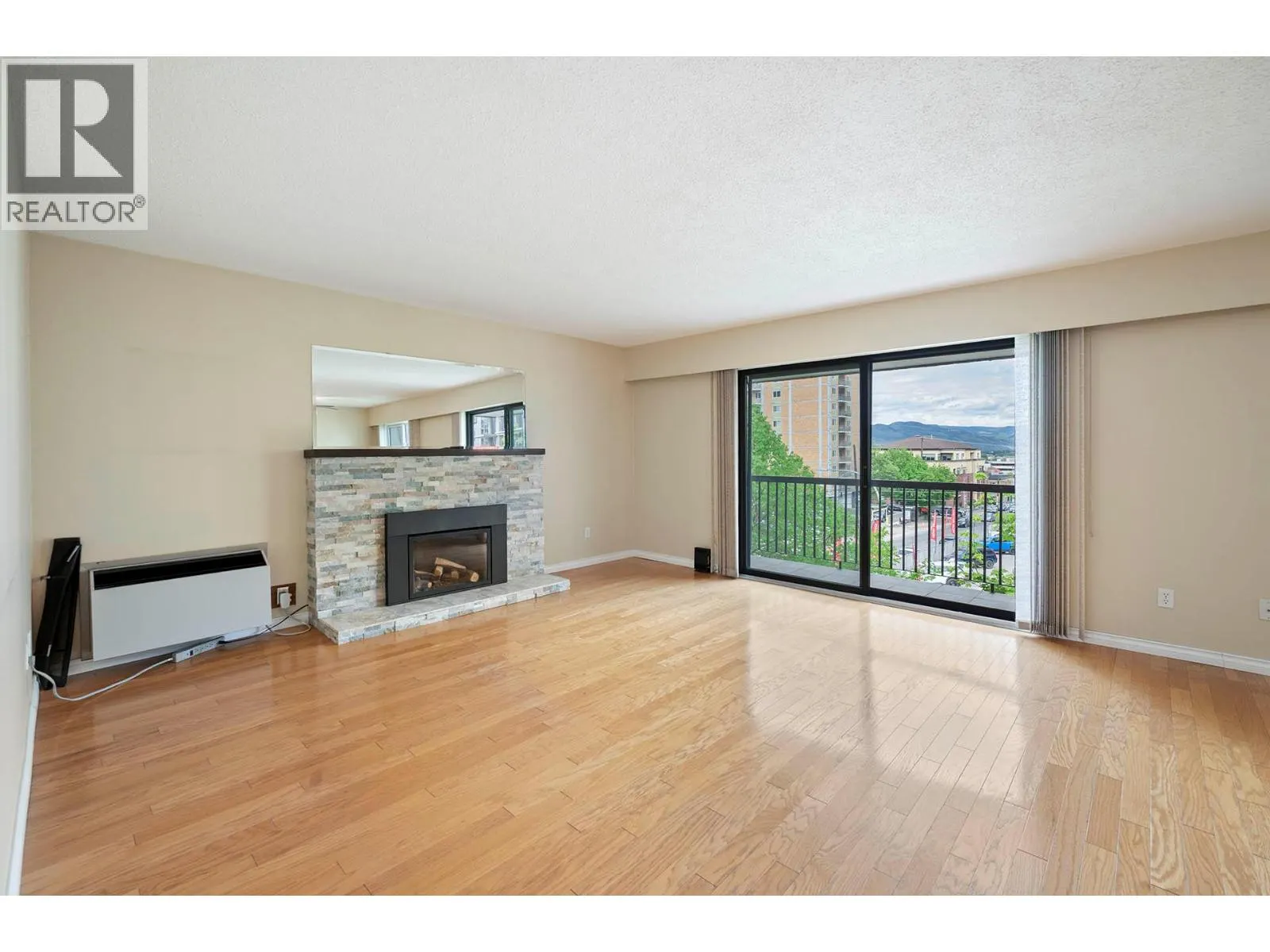 411 NICOLA Street Unit# 302