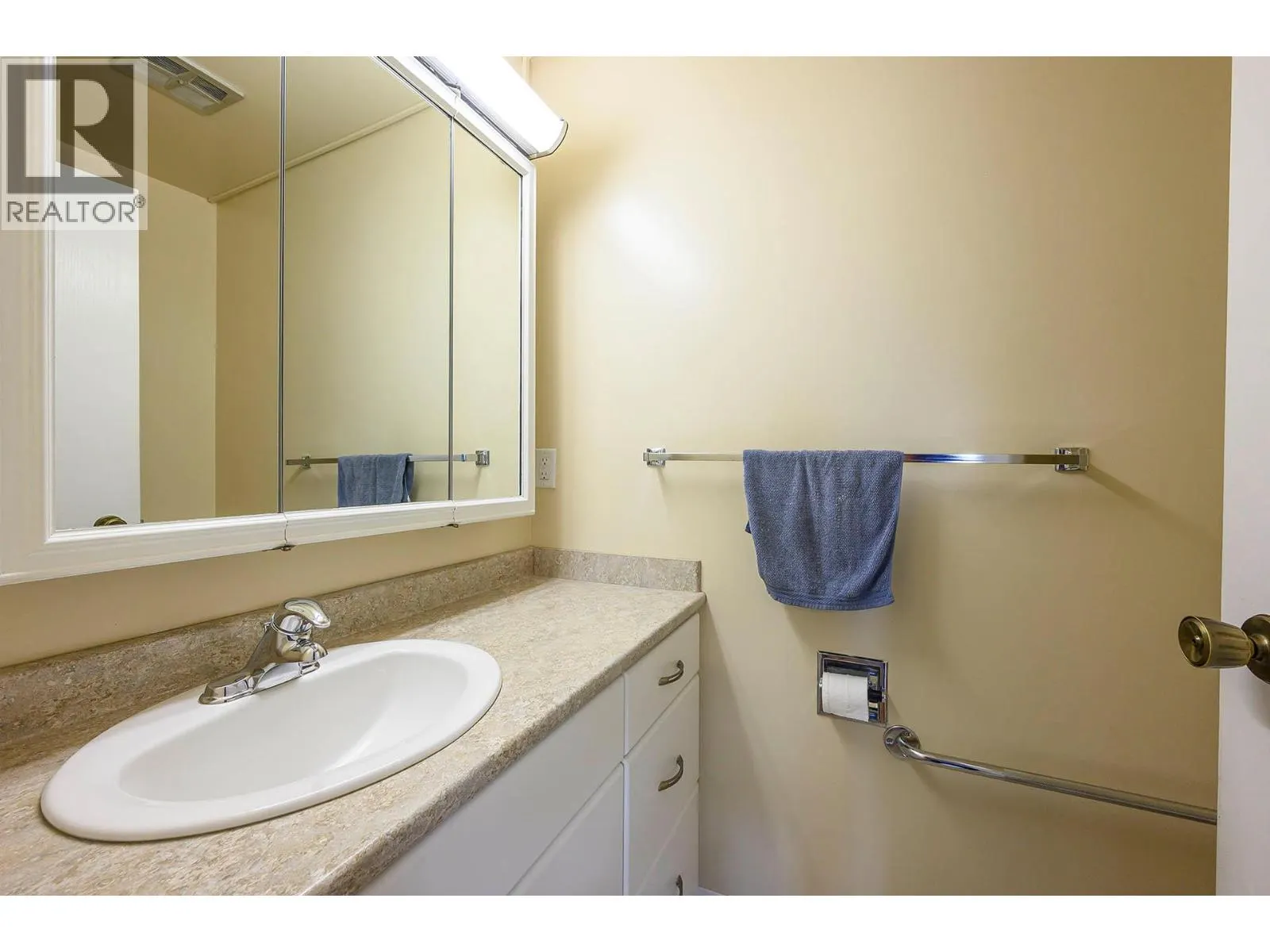 411 NICOLA Street Unit# 302