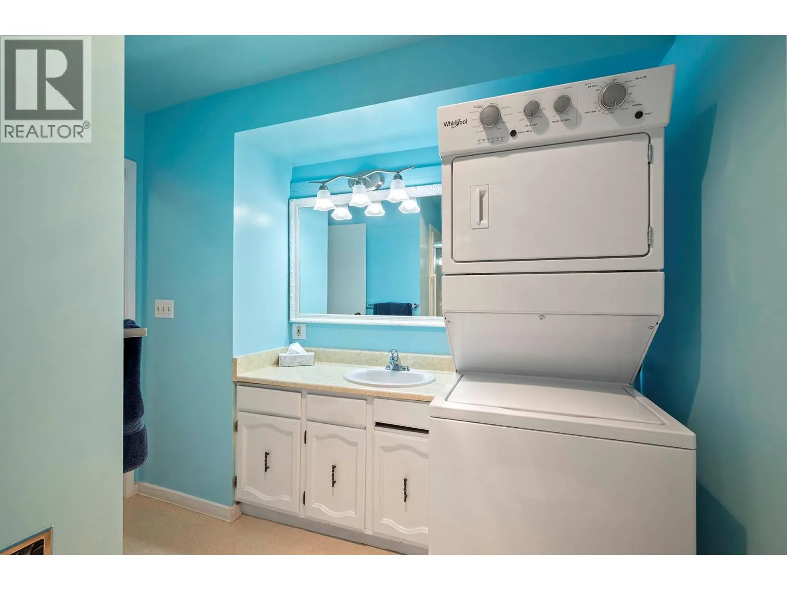 411 NICOLA Street Unit# 302