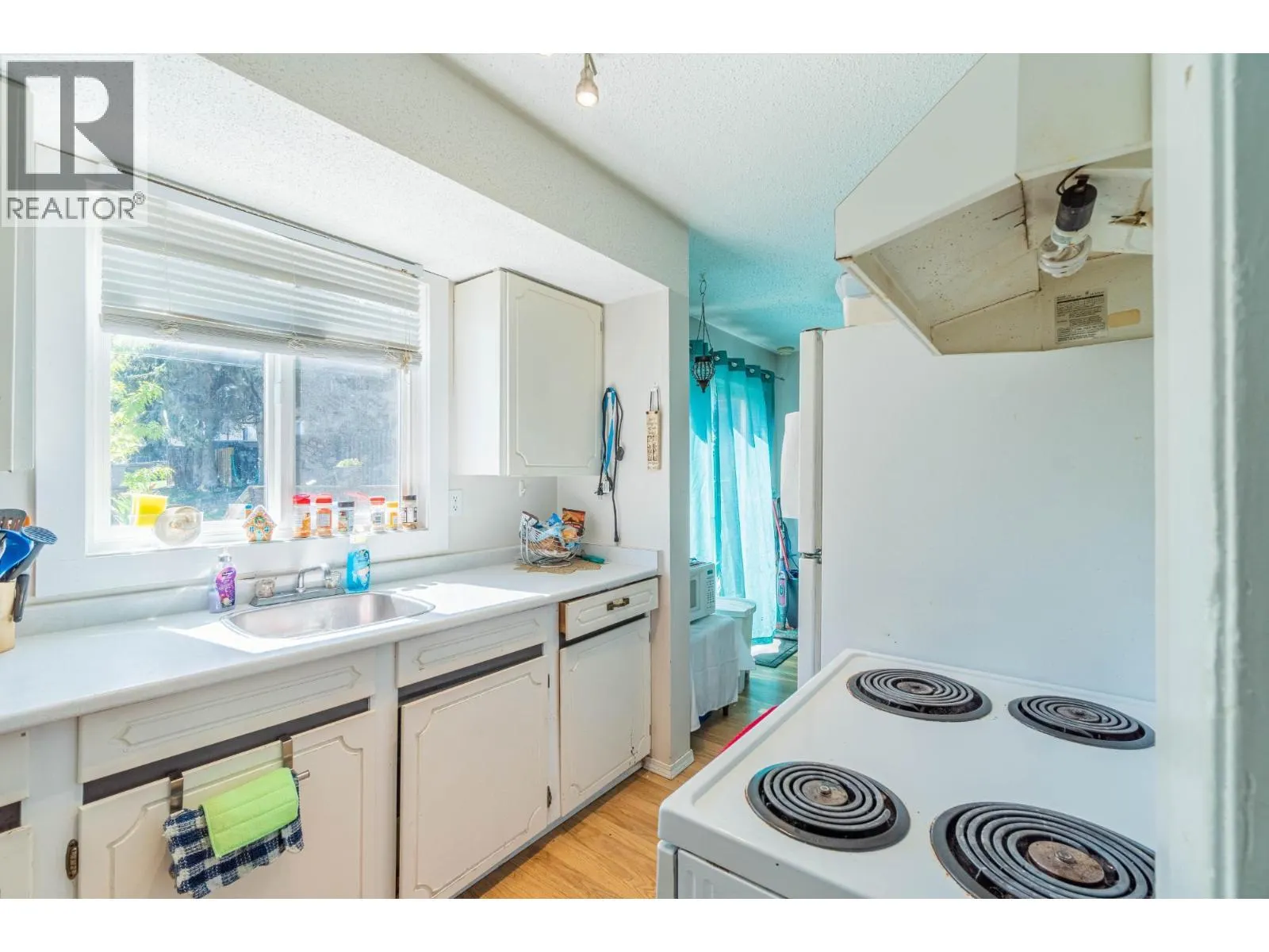 1605 SUMMIT Drive Unit# 9