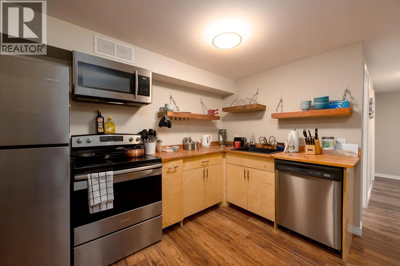 880 WOODHAVEN Drive