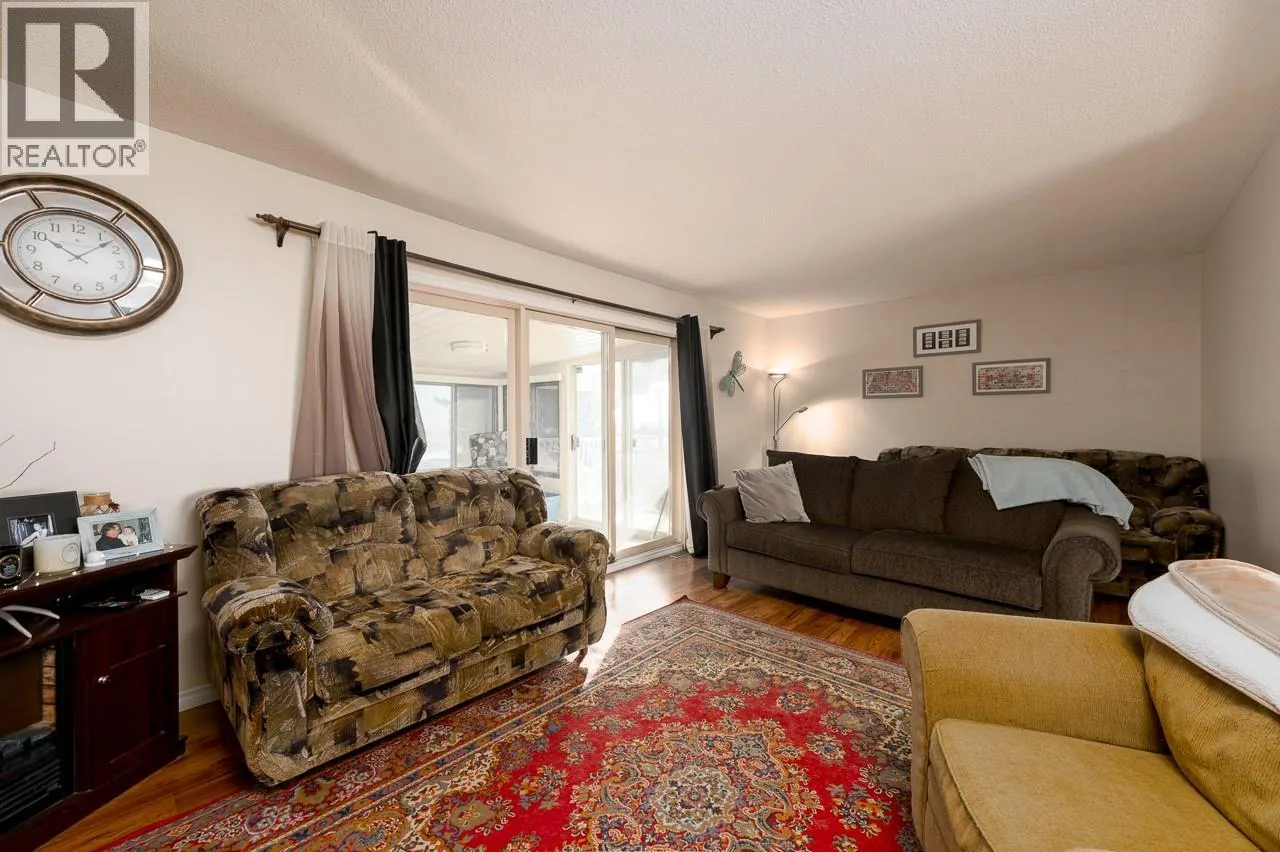 880 WOODHAVEN Drive
