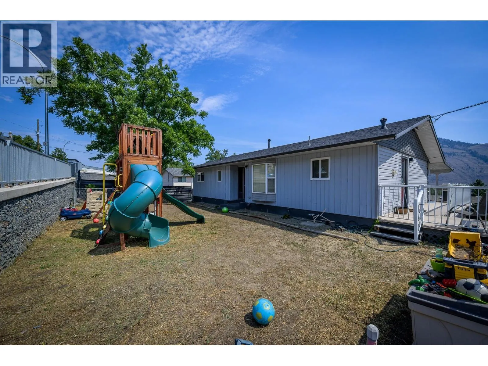 880 WOODHAVEN Drive