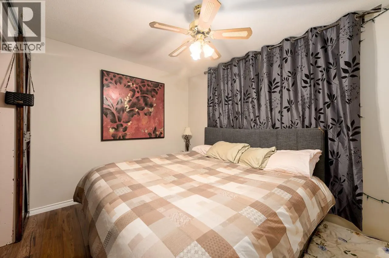880 WOODHAVEN Drive