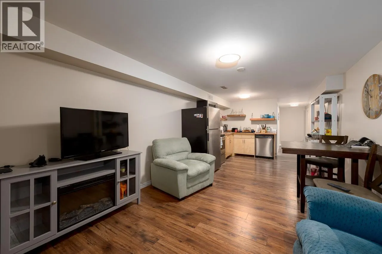 880 WOODHAVEN Drive