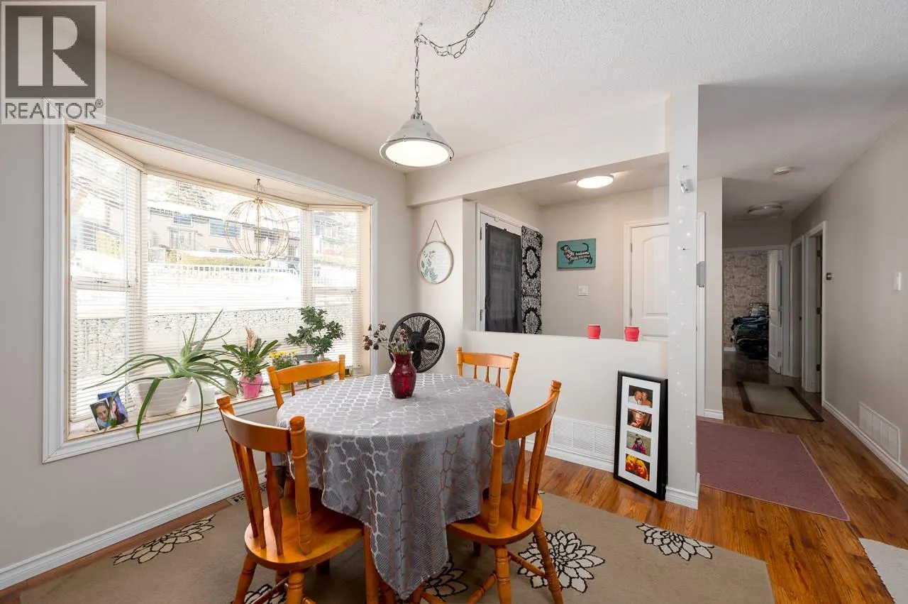 880 WOODHAVEN Drive
