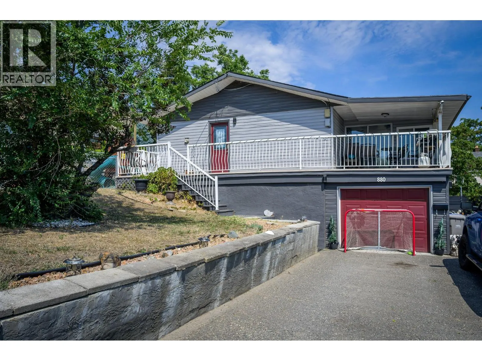 880 WOODHAVEN Drive