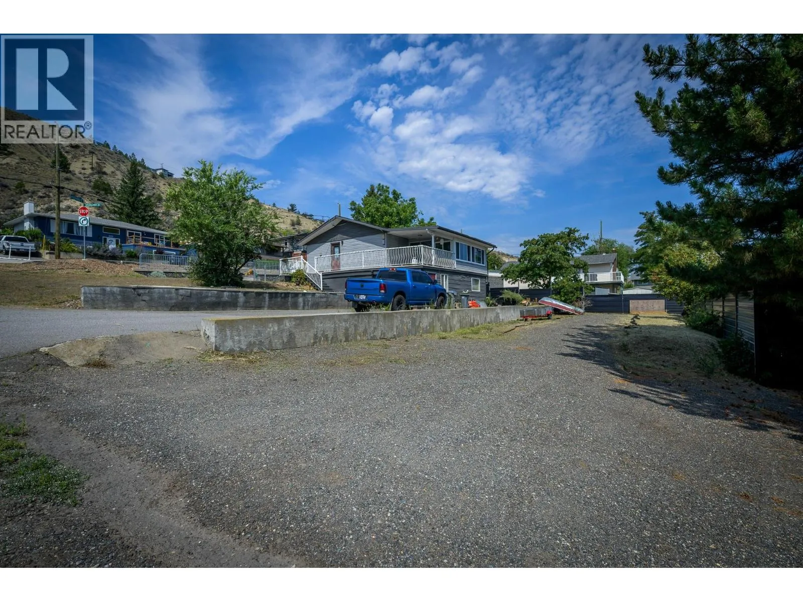 880 WOODHAVEN Drive