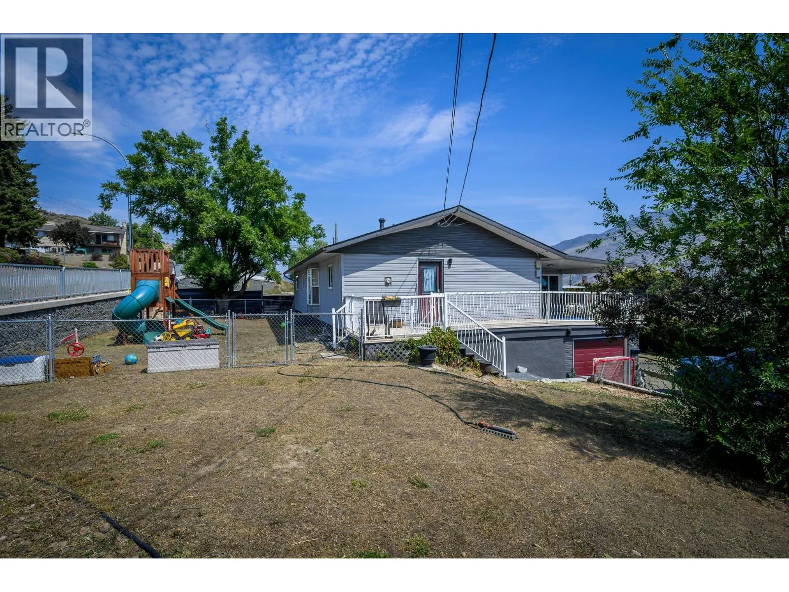 880 WOODHAVEN Drive