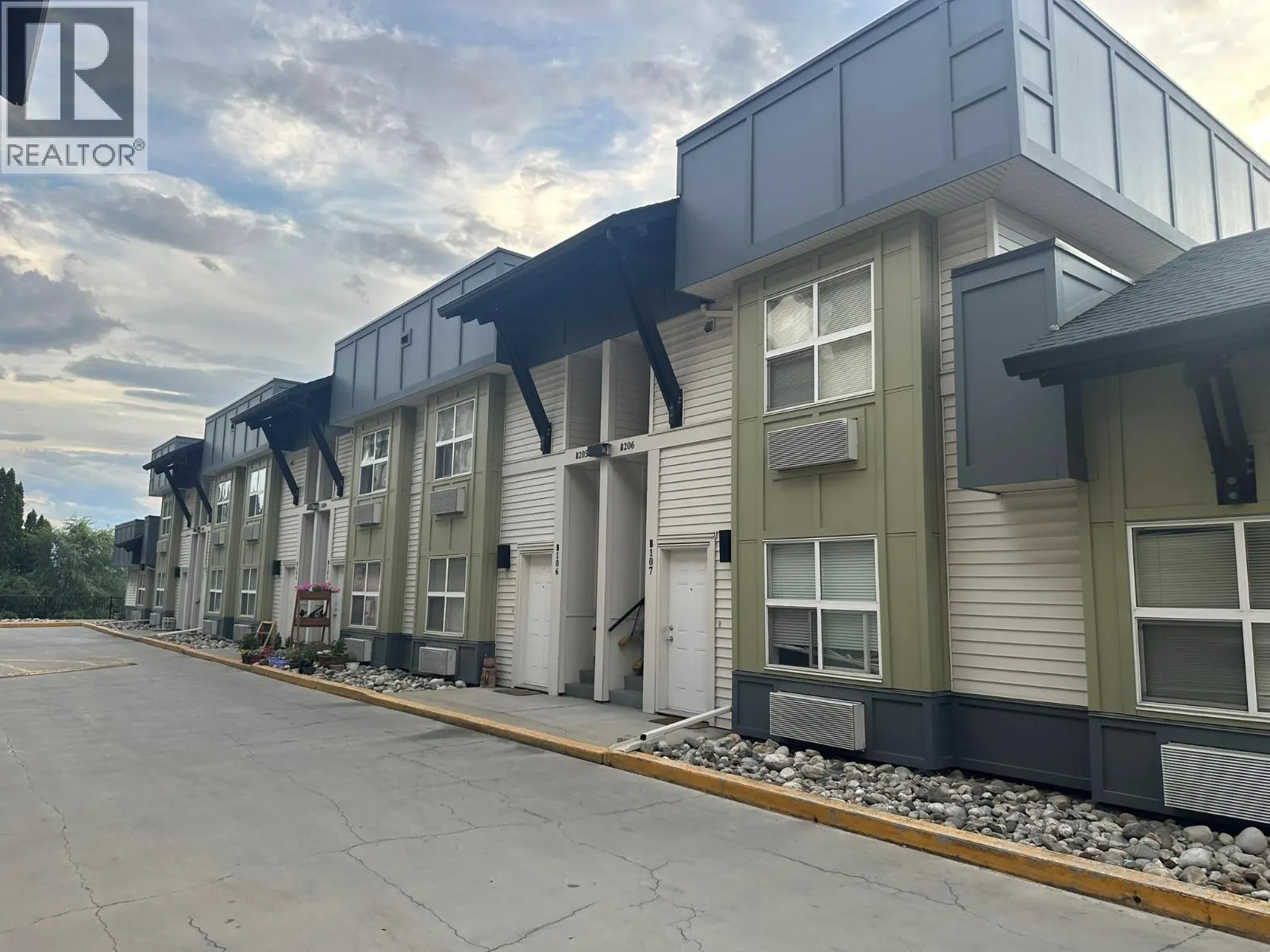 1477 Glenmore Road N Unit# B-203