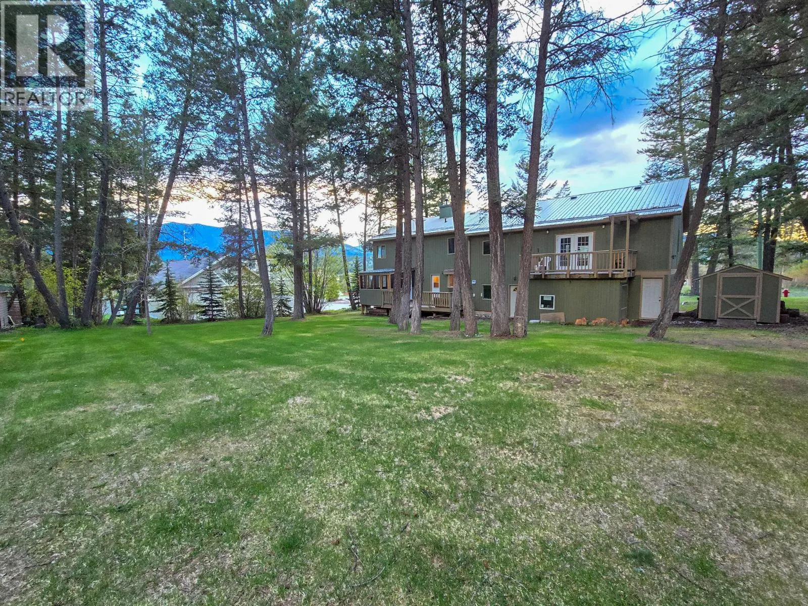 5162 COLUMBIA RIVER Road