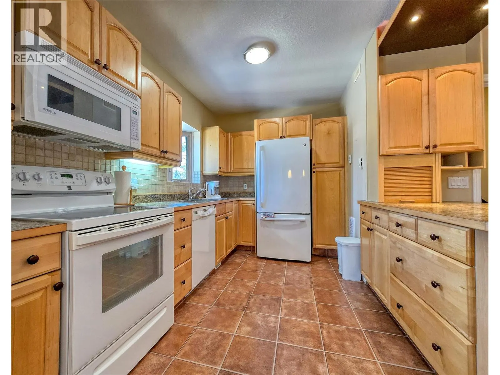 5162 COLUMBIA RIVER Road