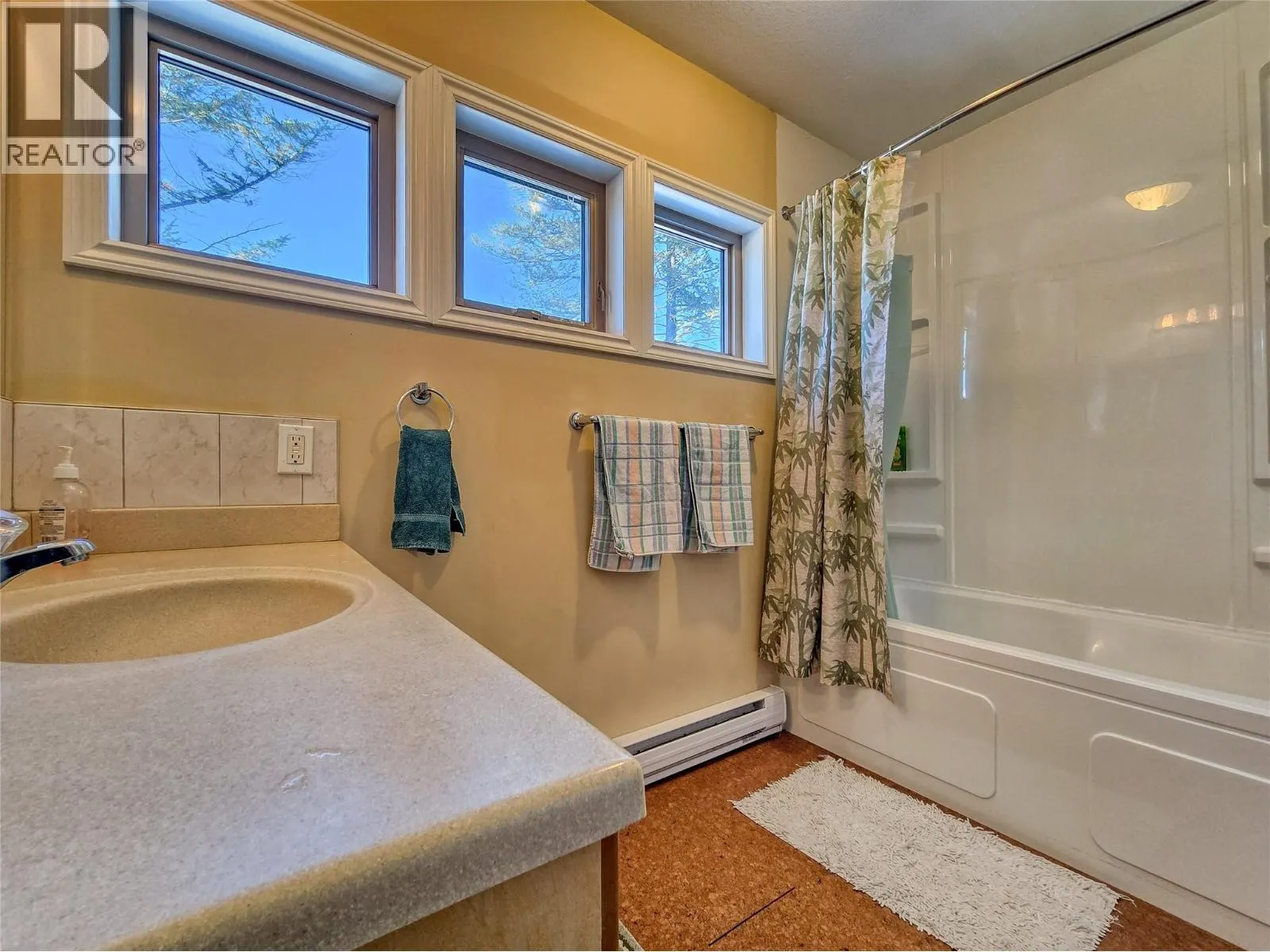 5162 COLUMBIA RIVER Road