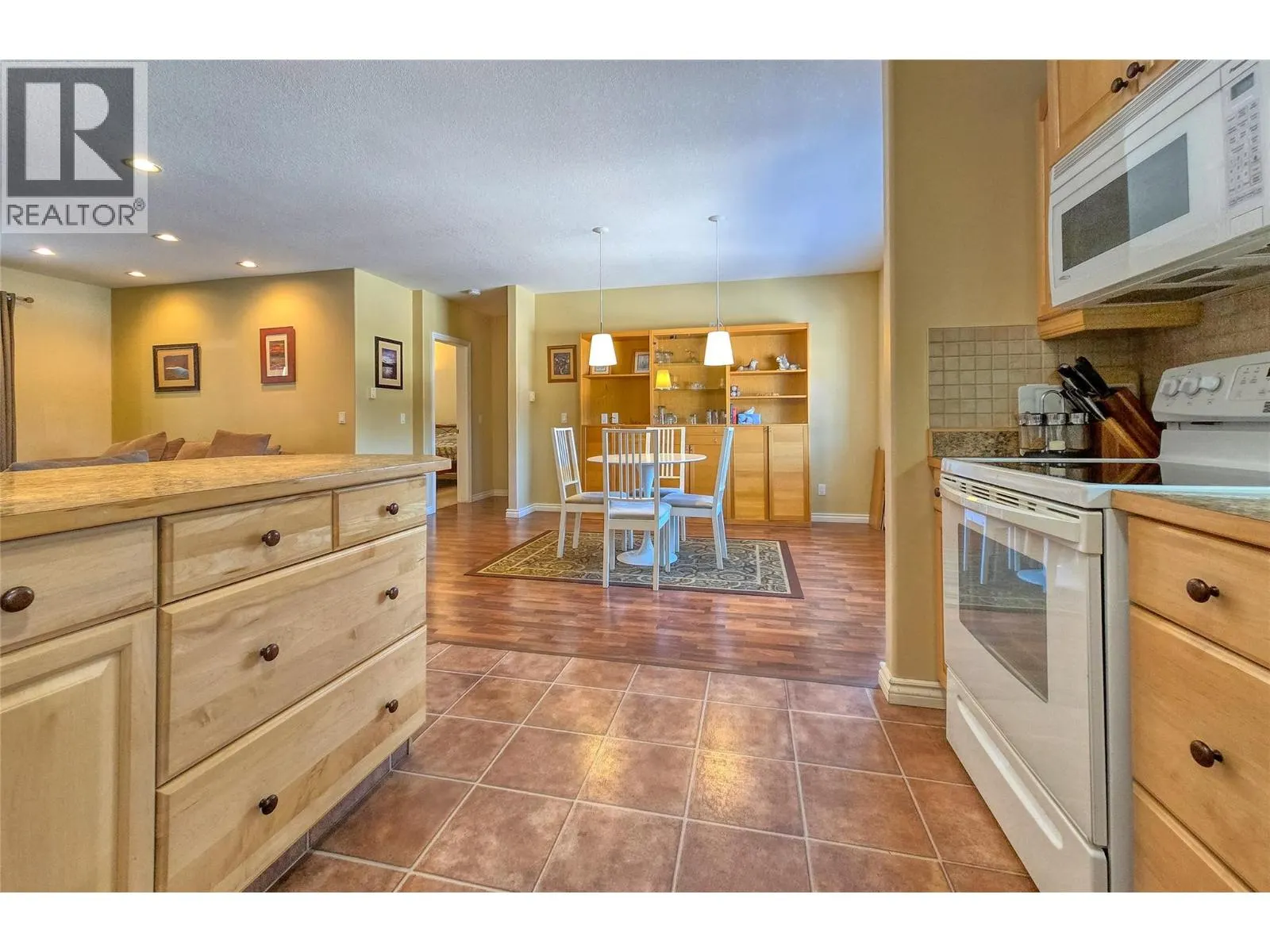 5162 COLUMBIA RIVER Road