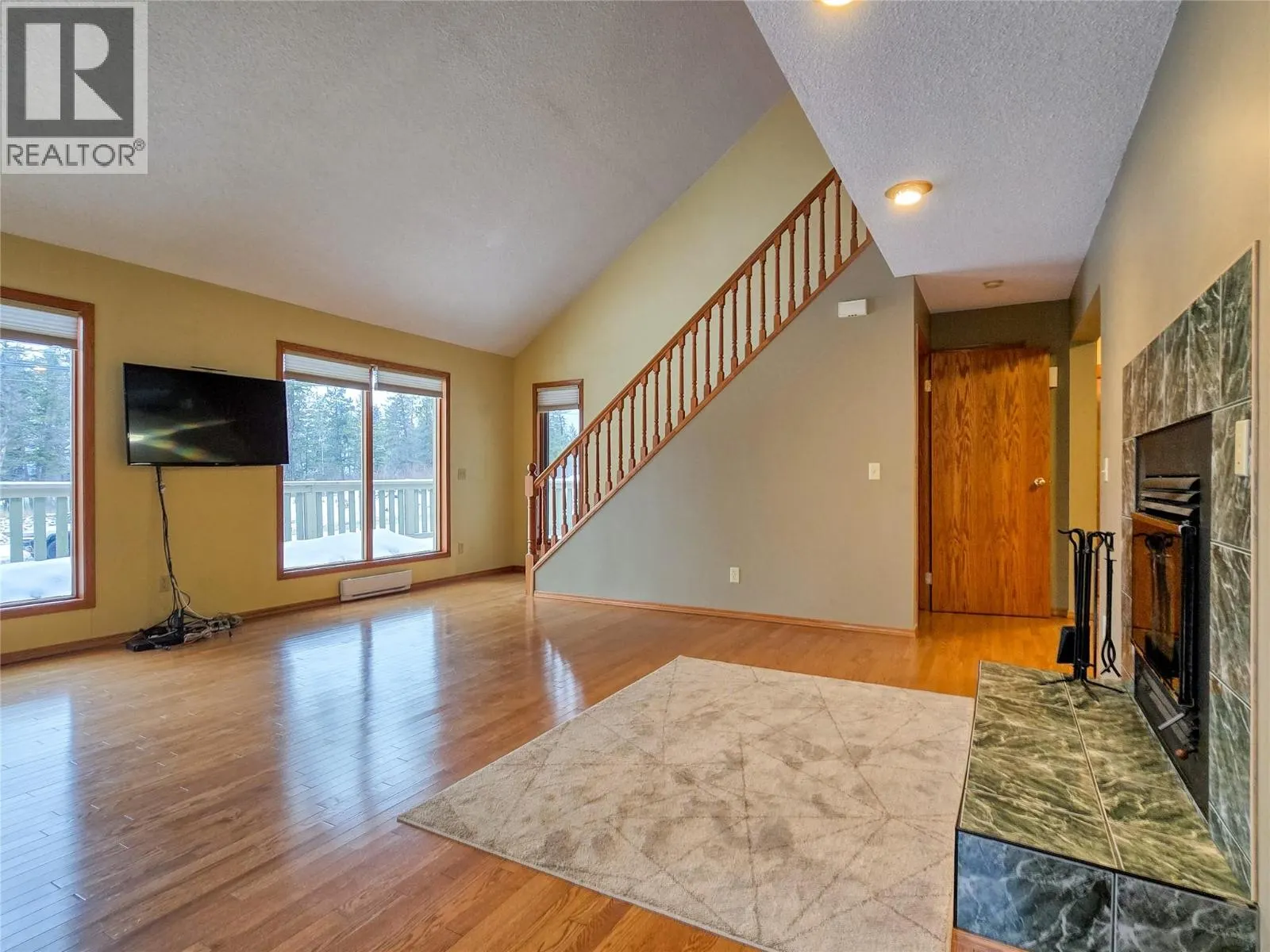 5162 COLUMBIA RIVER Road
