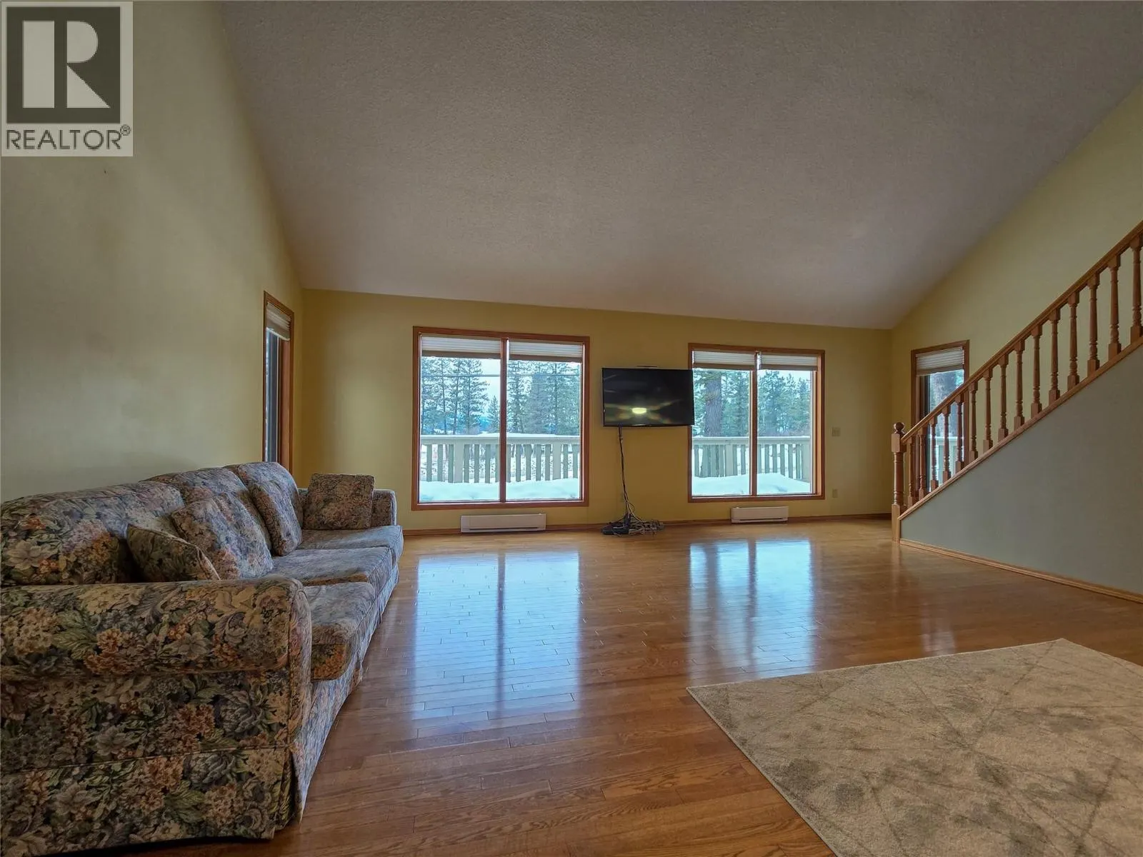 5162 COLUMBIA RIVER Road