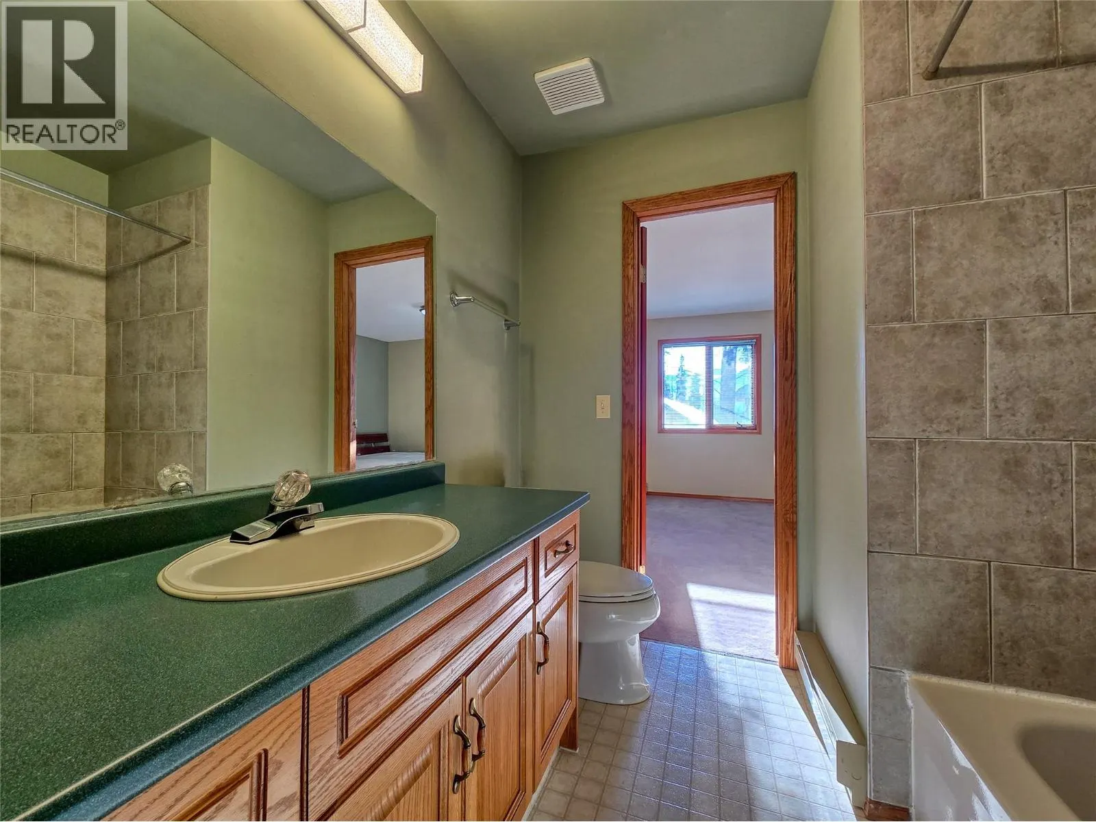 5162 COLUMBIA RIVER Road