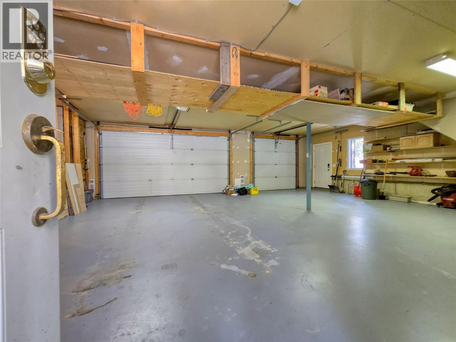 5162 COLUMBIA RIVER Road