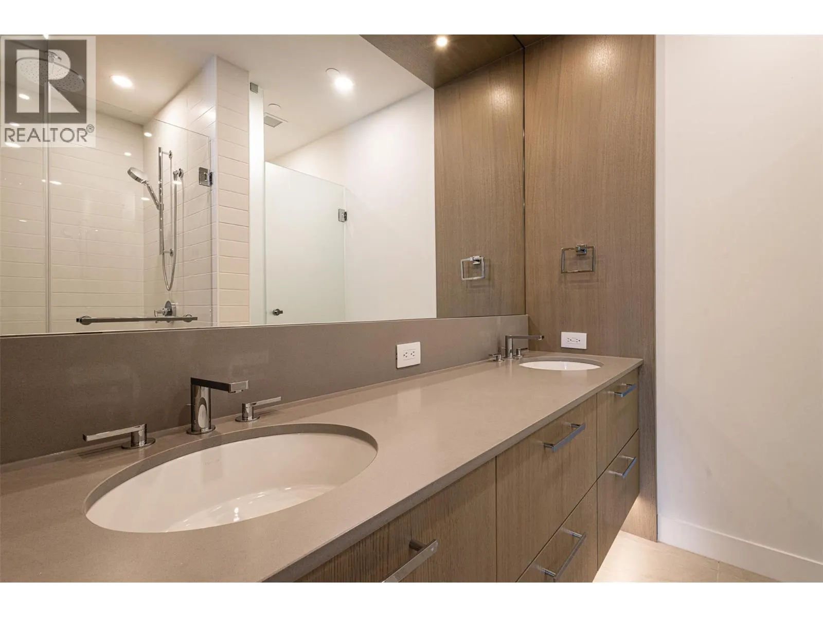 3389 LAKESHORE Road Unit# 312 Lot# 35