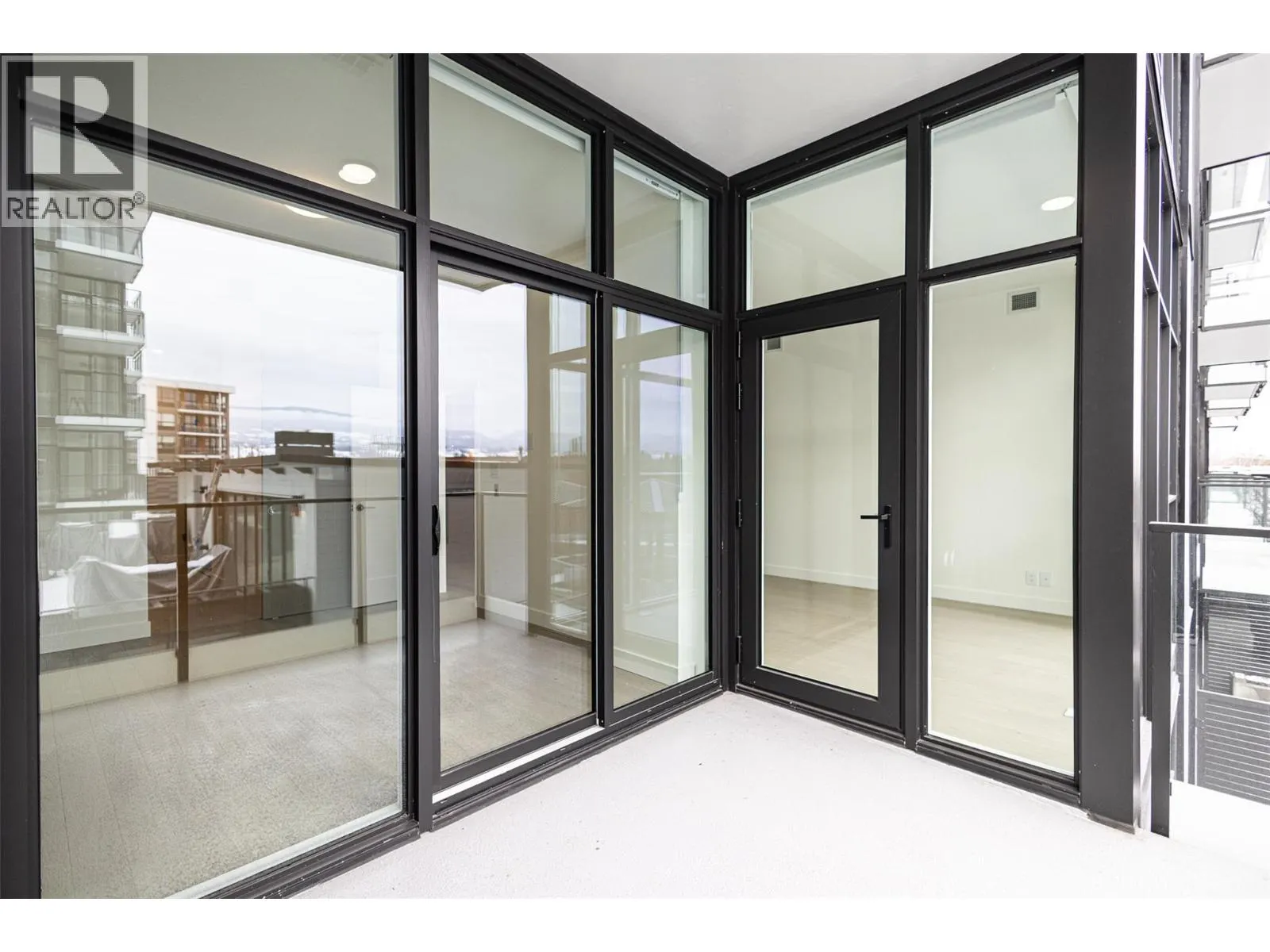 3389 LAKESHORE Road Unit# 312 Lot# 35