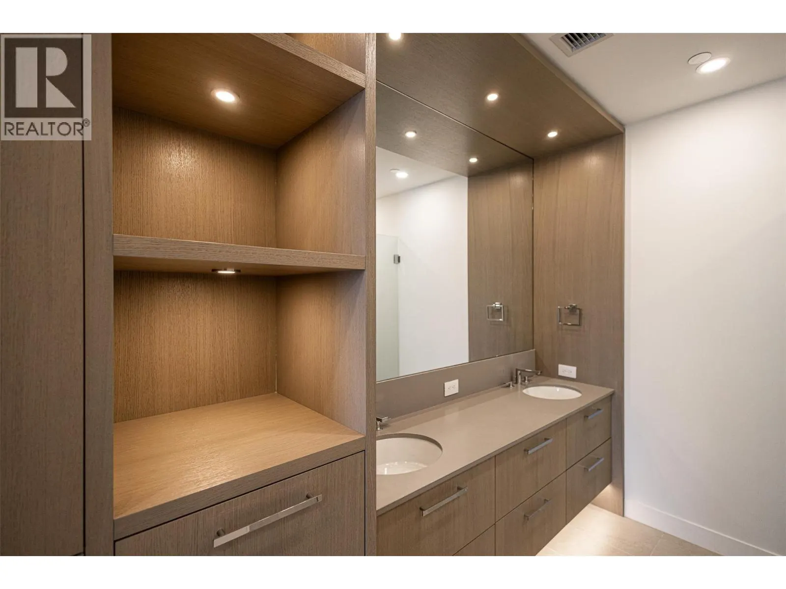 3389 LAKESHORE Road Unit# 312 Lot# 35