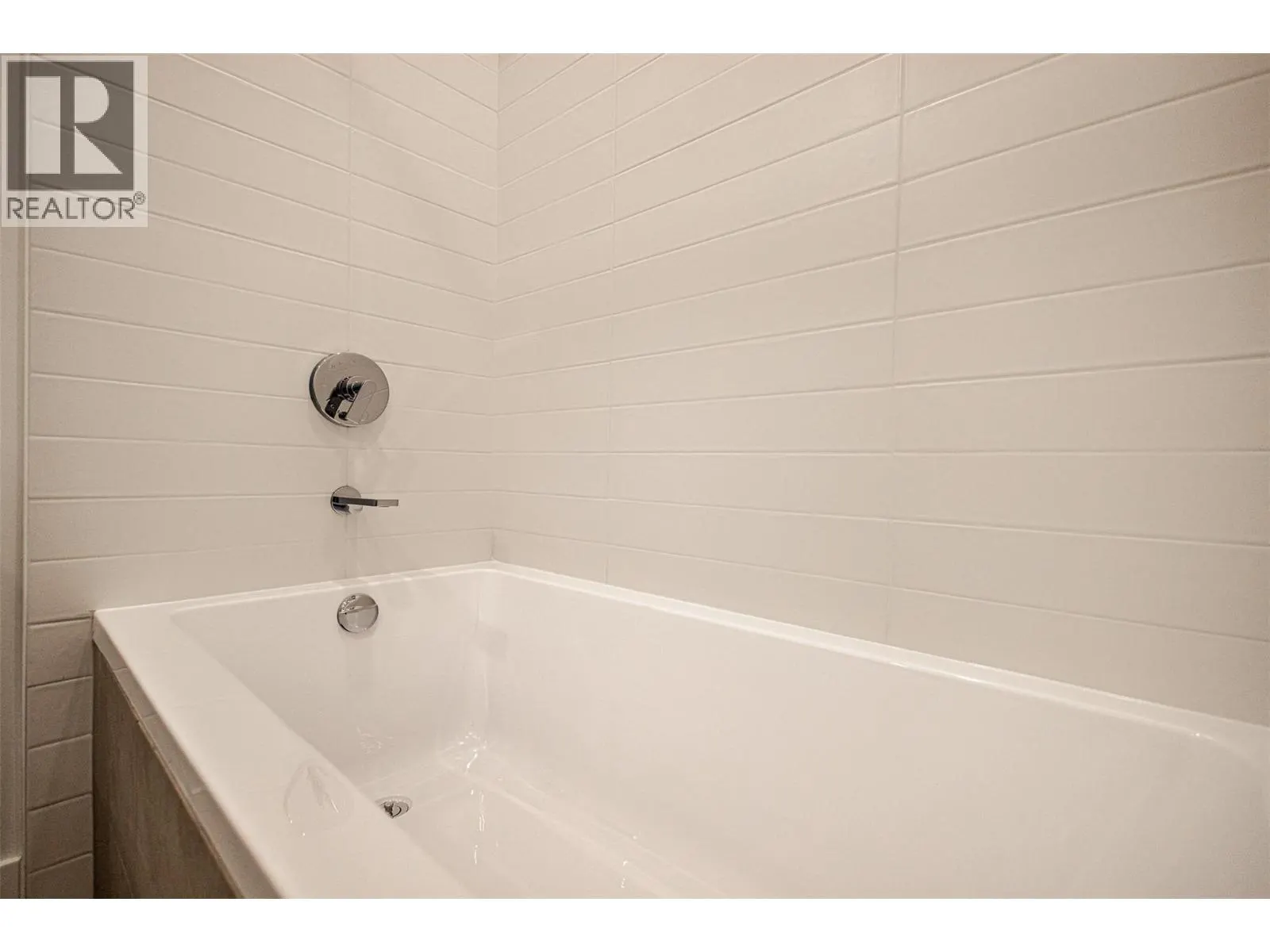 3389 LAKESHORE Road Unit# 312 Lot# 35