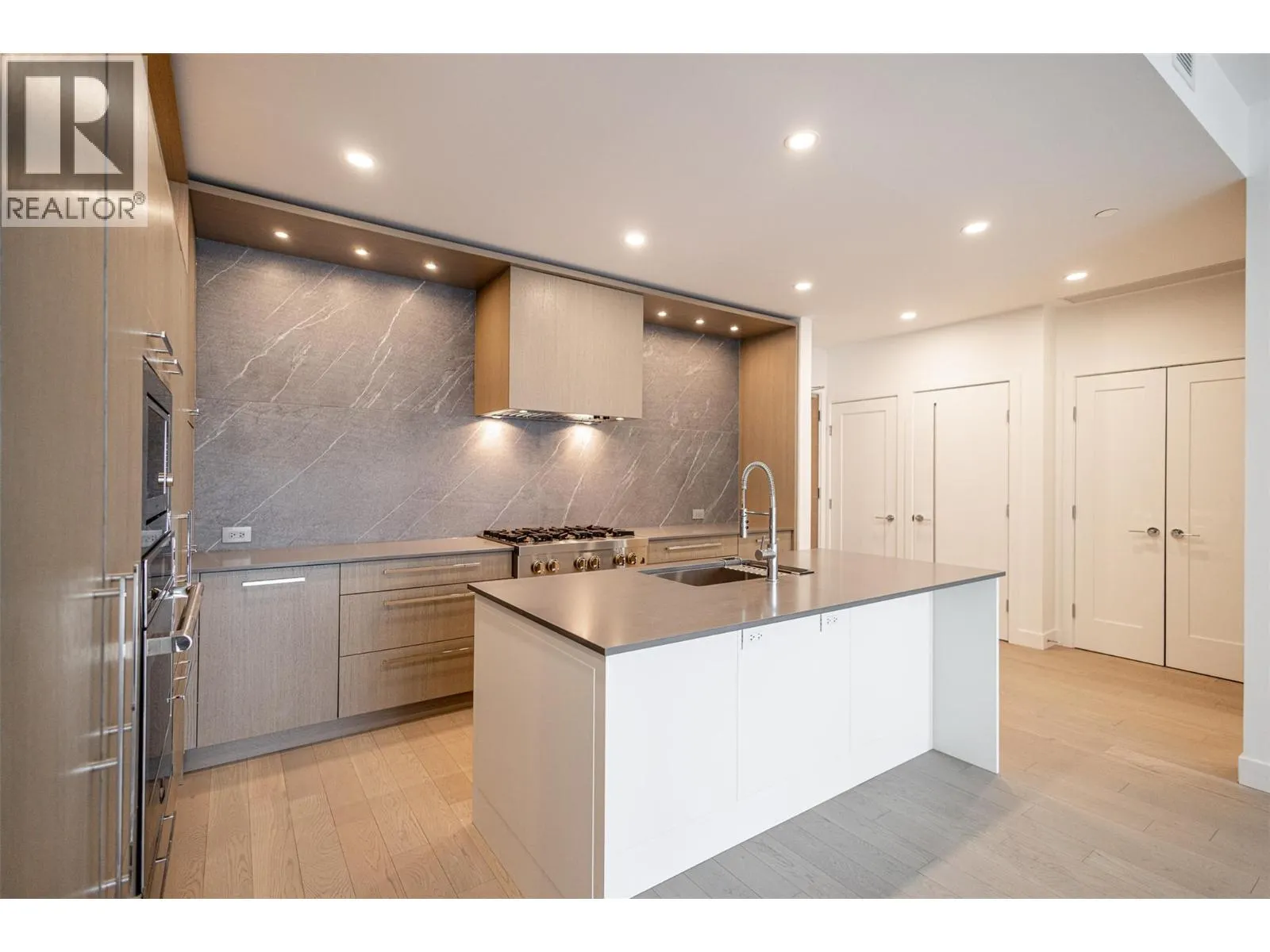 3389 LAKESHORE Road Unit# 312 Lot# 35