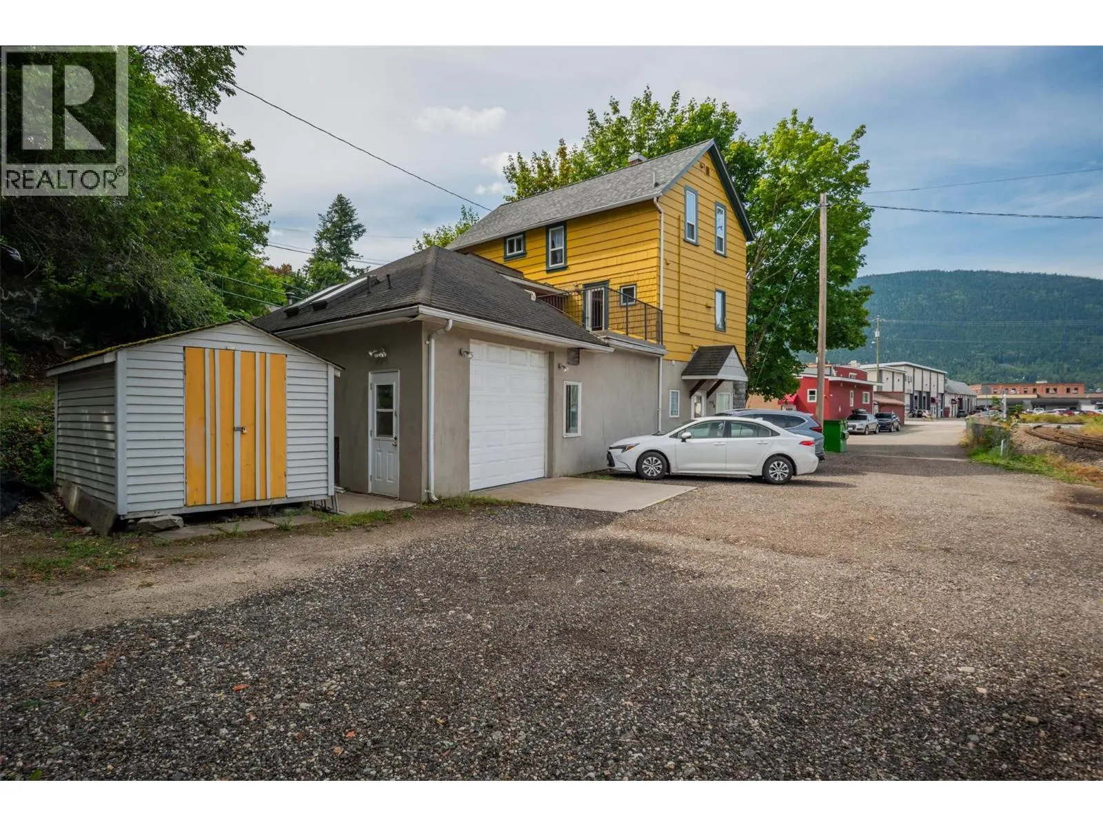915 FRONT Street