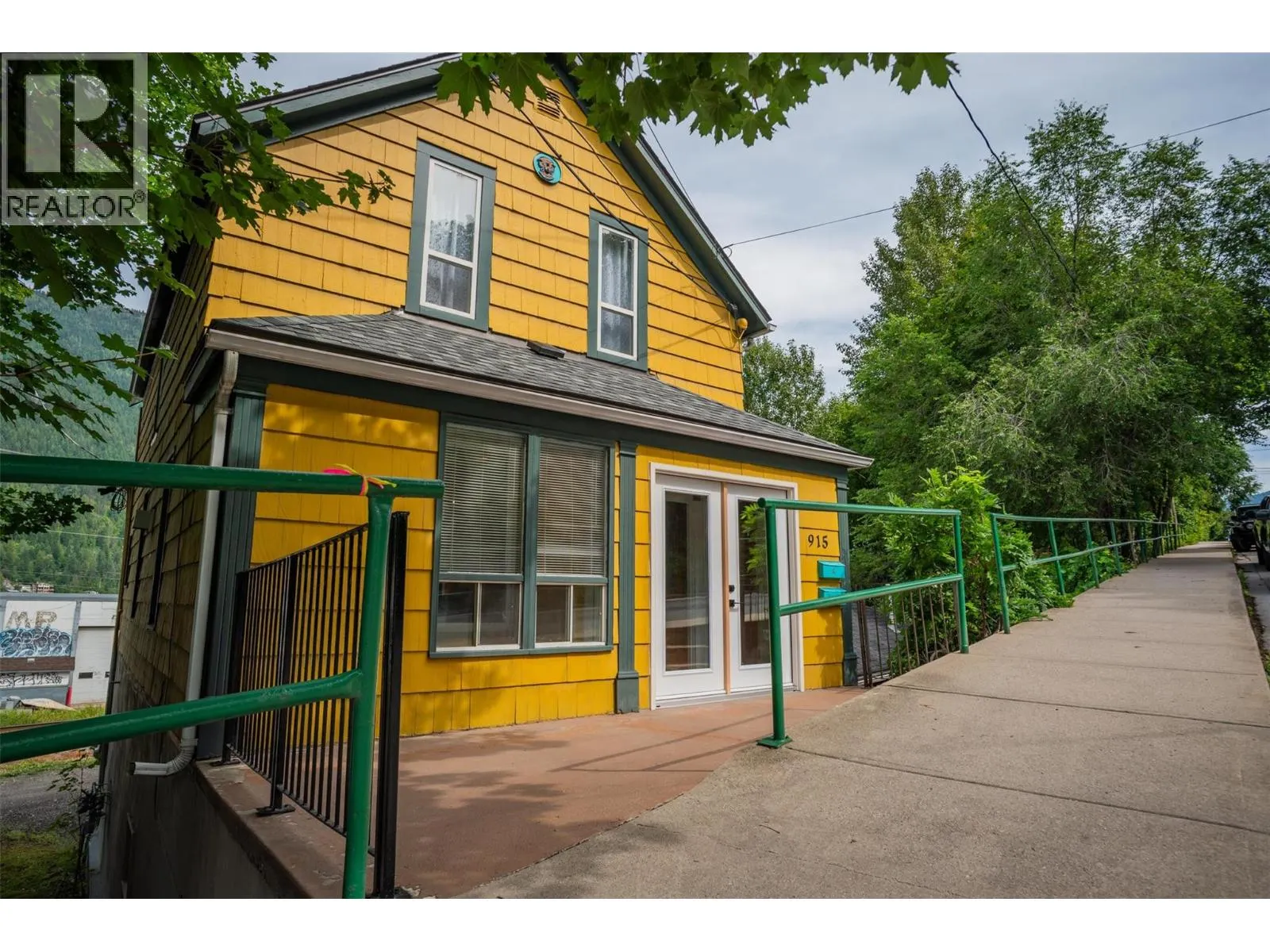 915 FRONT Street