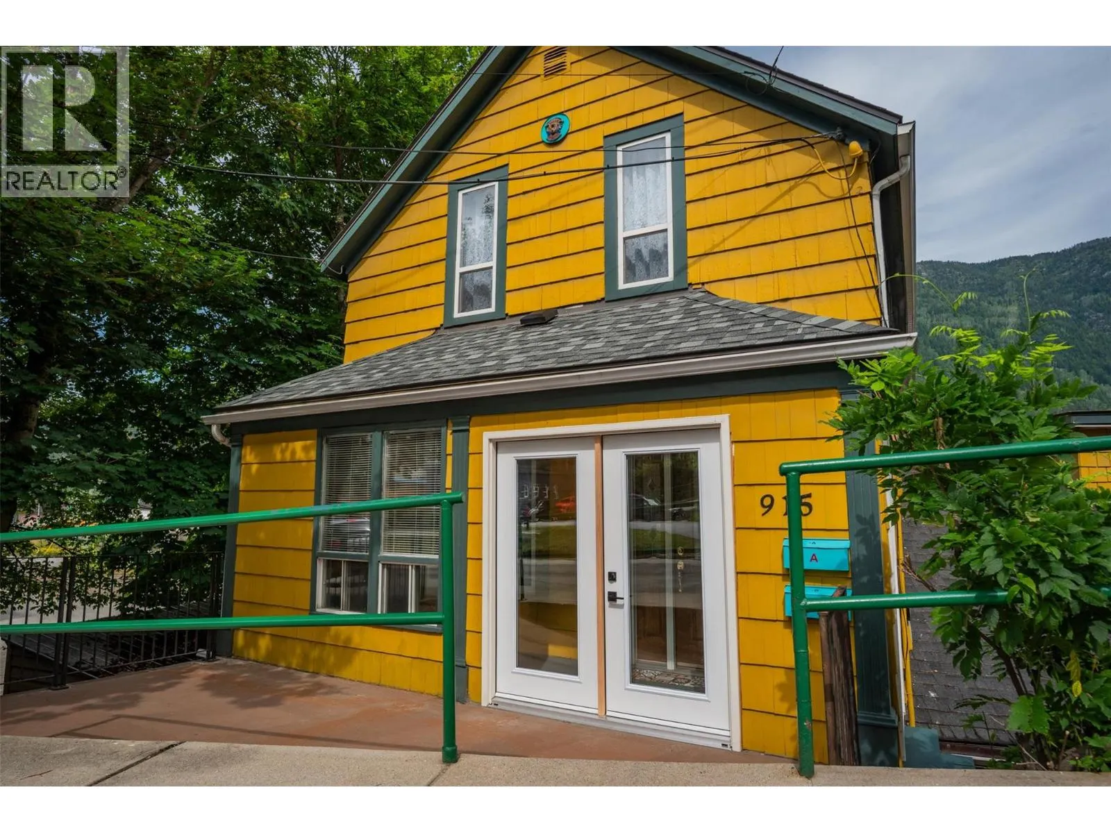 915 FRONT Street