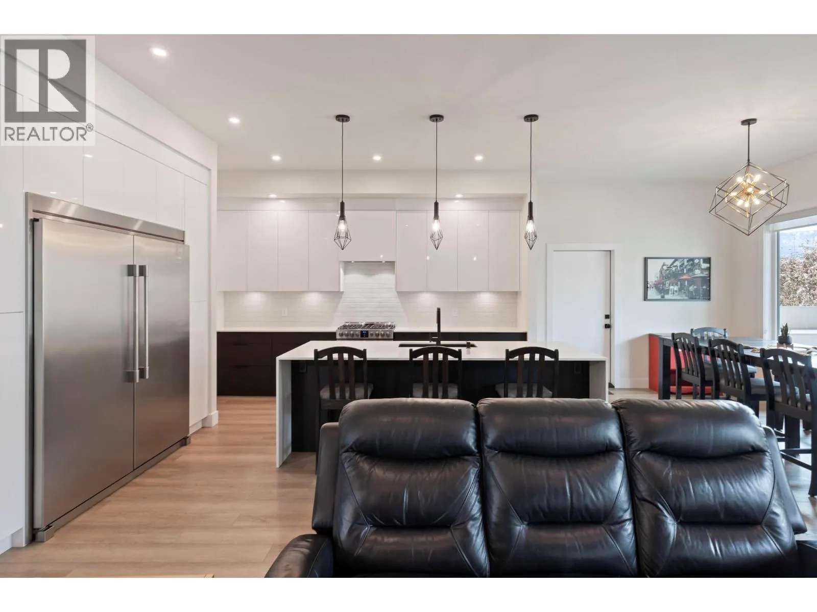 10245 Beacon Hill Drive
